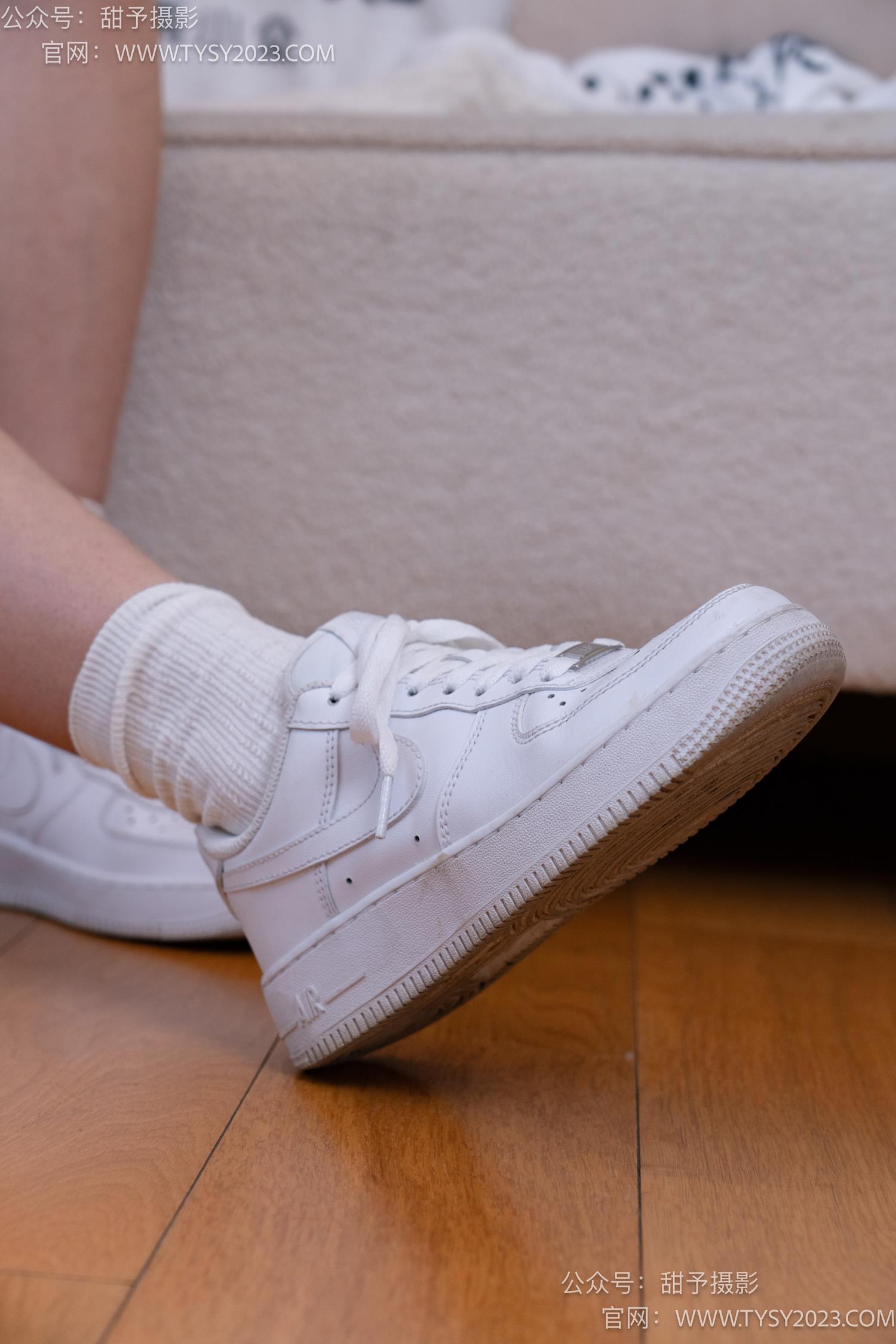 图片[31]-甜予摄影 NO.049 小粥-板鞋、白棉袜、裸足[135P] – 速更版-美库