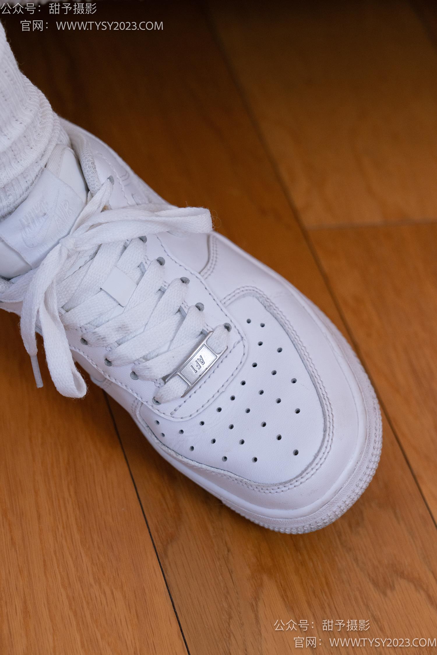 图片[37]-甜予摄影 NO.049 小粥-板鞋、白棉袜、裸足[135P] – 速更版-美库