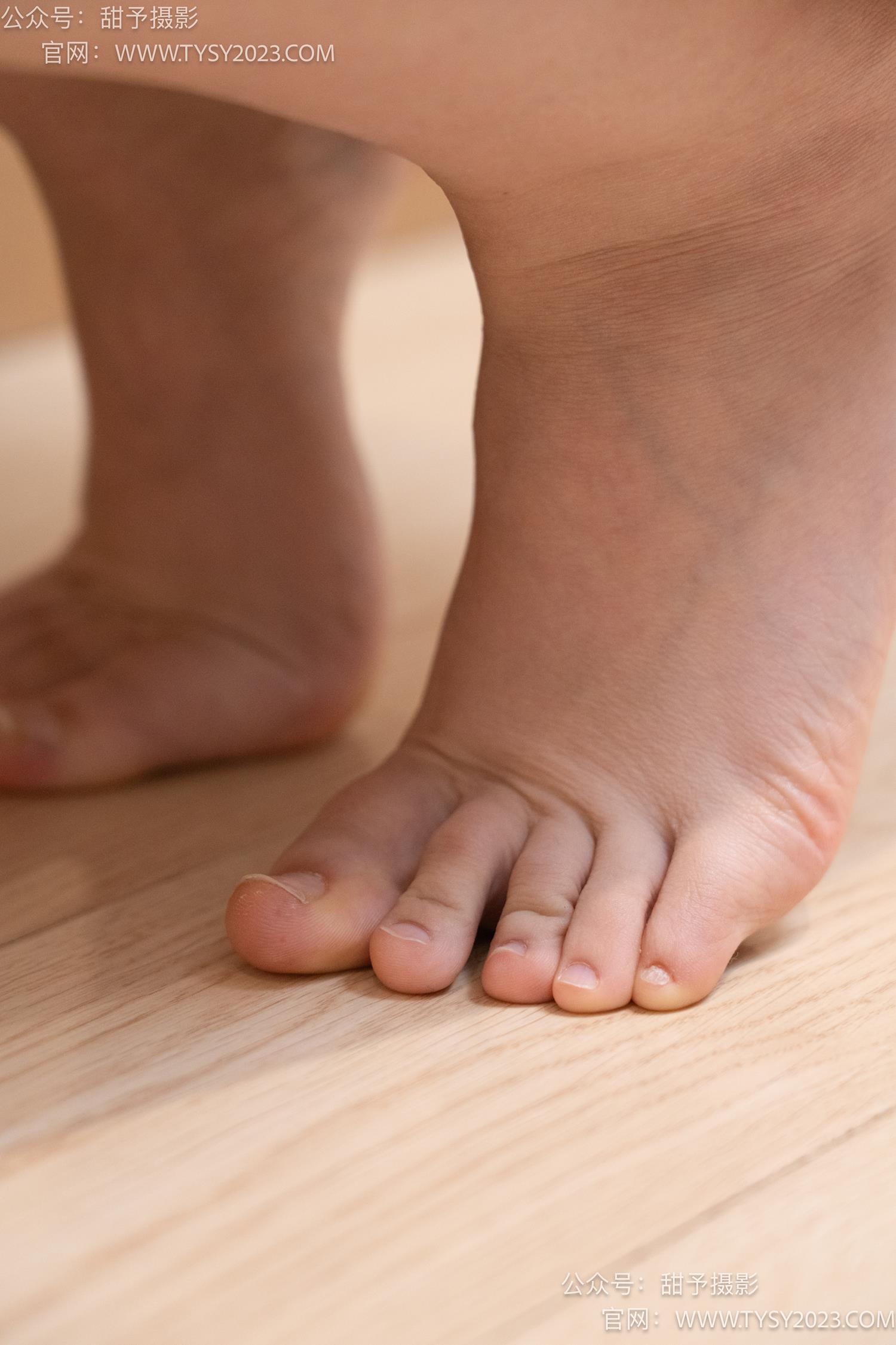 图片[24]-甜予摄影 NO.050 璇璇-板鞋、白棉袜、裸足、泡脚剪指甲剧情[178P] – 速更版-美库