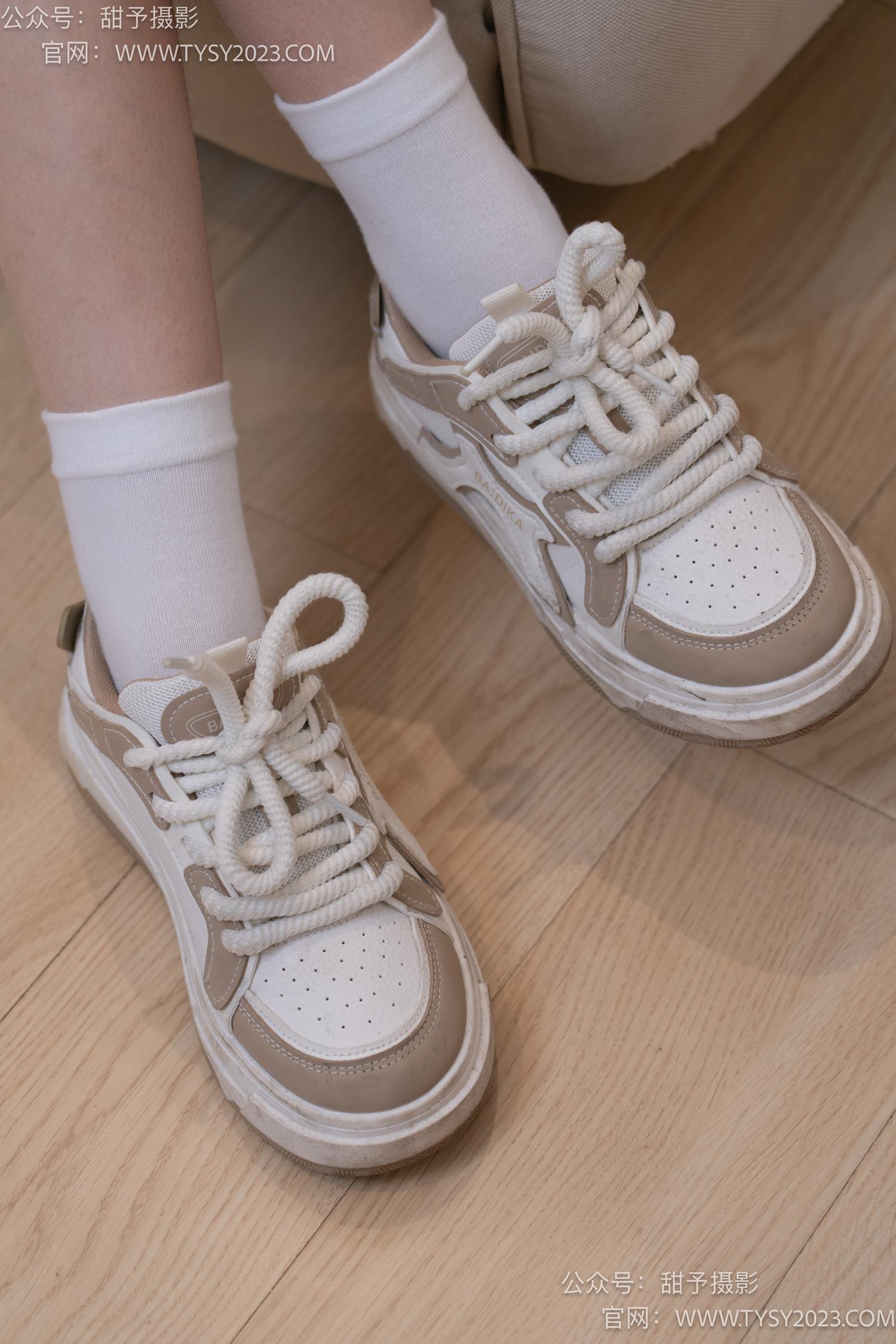 图片[12]-甜予摄影 NO.050 璇璇-板鞋、白棉袜、裸足、泡脚剪指甲剧情[178P] – 速更版-美库