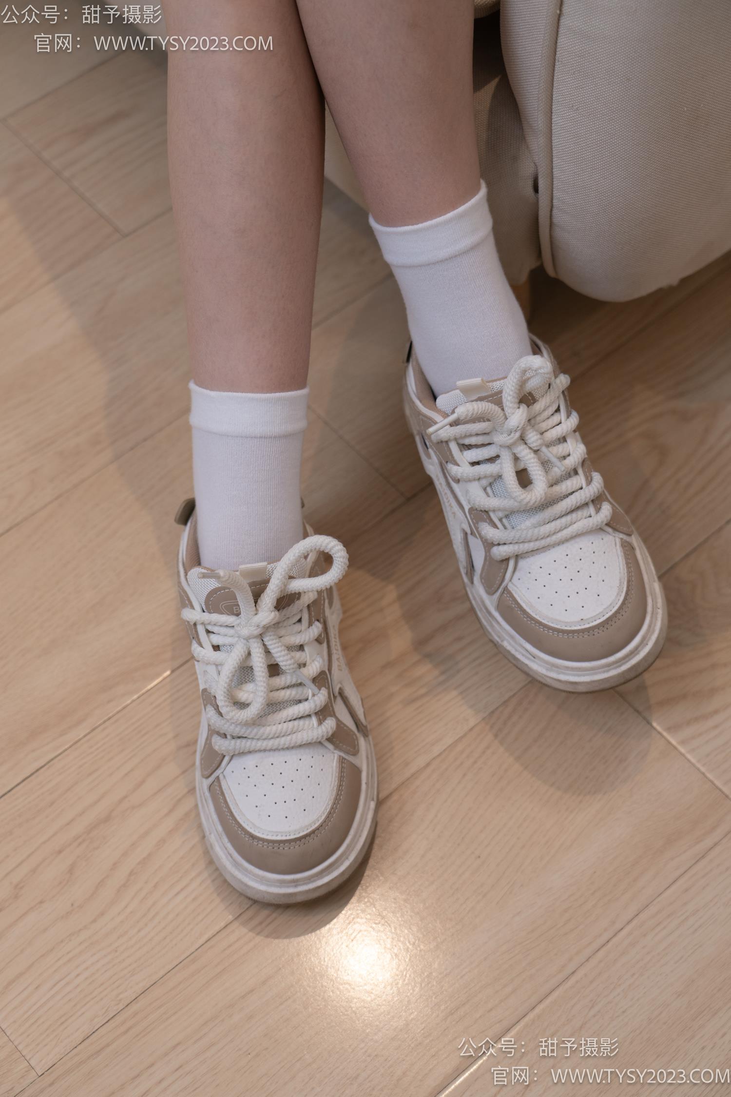图片[14]-甜予摄影 NO.050 璇璇-板鞋、白棉袜、裸足、泡脚剪指甲剧情[178P] – 速更版-美库
