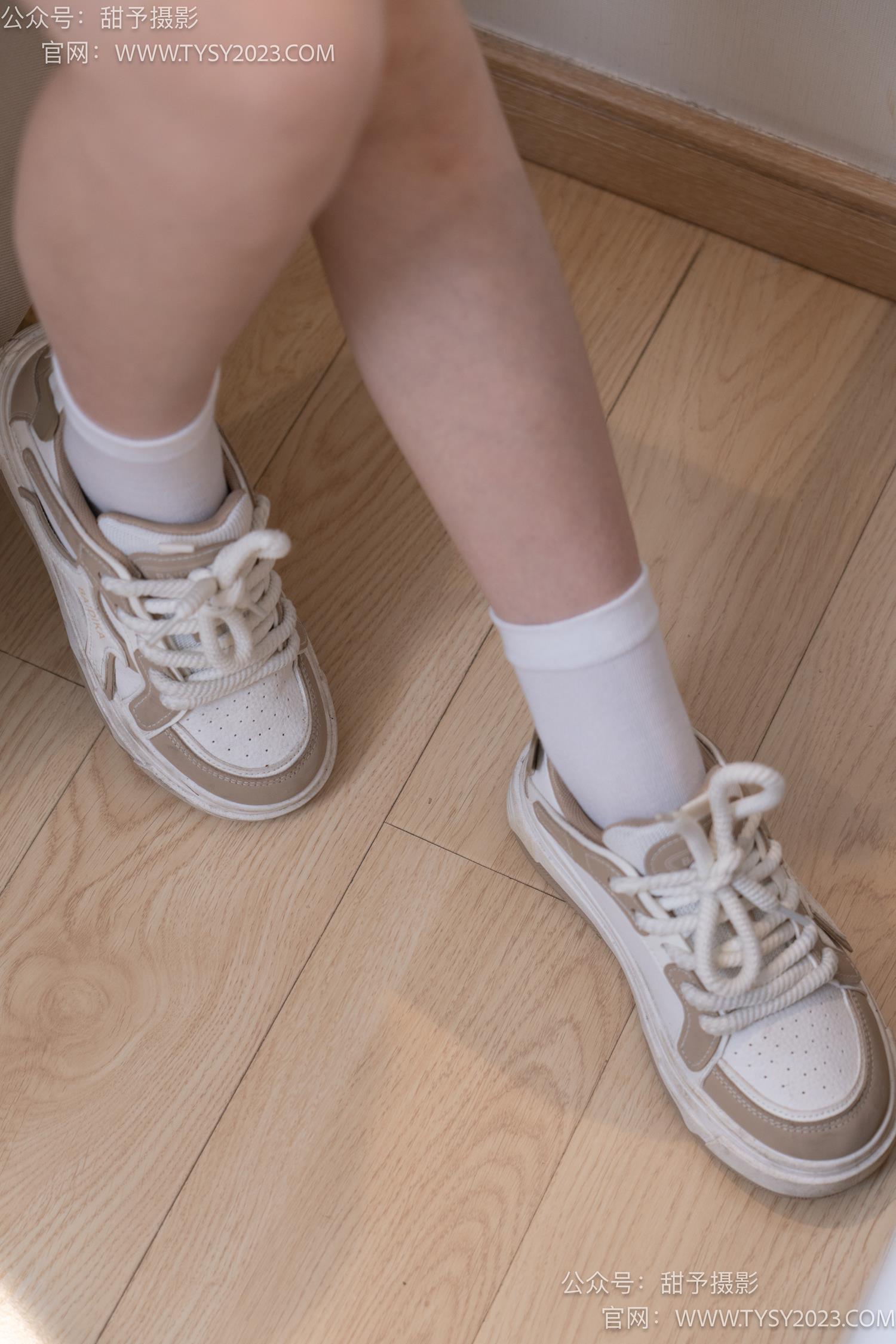 图片[25]-甜予摄影 NO.050 璇璇-板鞋、白棉袜、裸足、泡脚剪指甲剧情[178P] – 速更版-美库