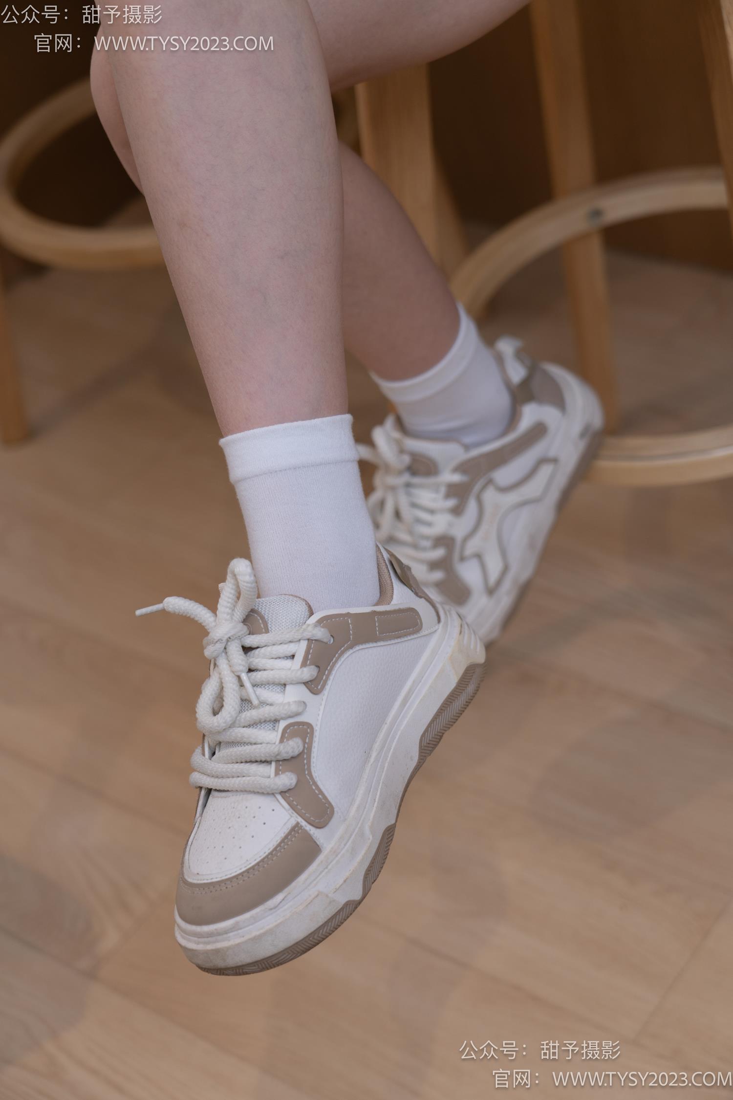 图片[33]-甜予摄影 NO.050 璇璇-板鞋、白棉袜、裸足、泡脚剪指甲剧情[178P] – 速更版-美库