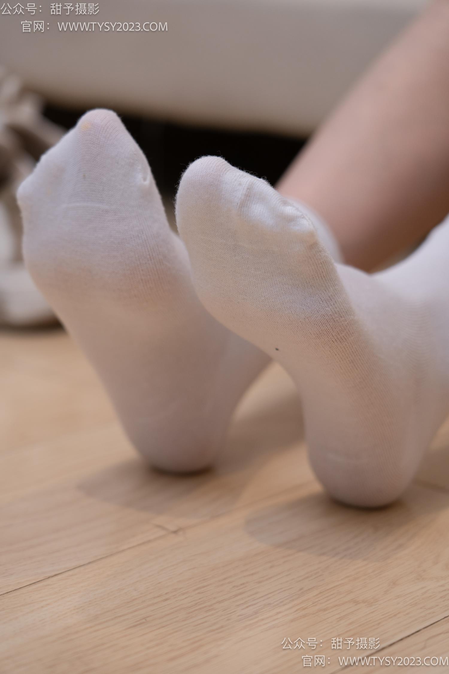图片[50]-甜予摄影 NO.050 璇璇-板鞋、白棉袜、裸足、泡脚剪指甲剧情[178P] – 速更版-美库