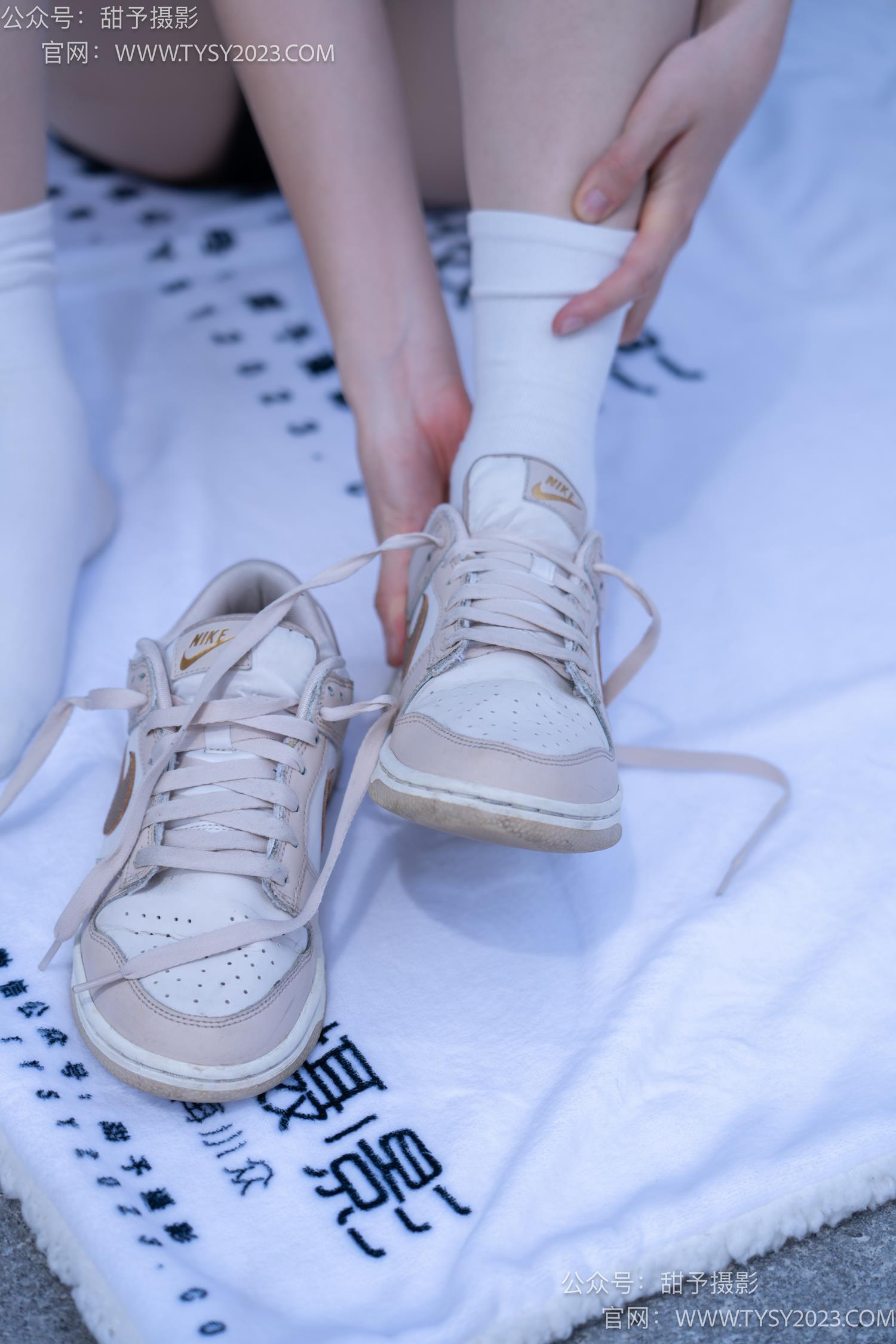 图片[38]-甜予摄影 NO.052 思思-板鞋、白棉袜、肉丝[128P] – 速更版-美库