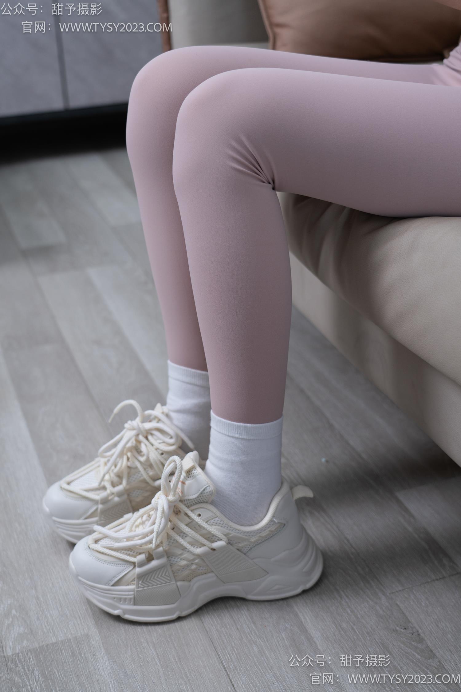 图片[11]-甜予摄影 NO.053 璇璇-瑜伽裤、运动鞋、白棉袜、裸足[149P] – 速更版-美库