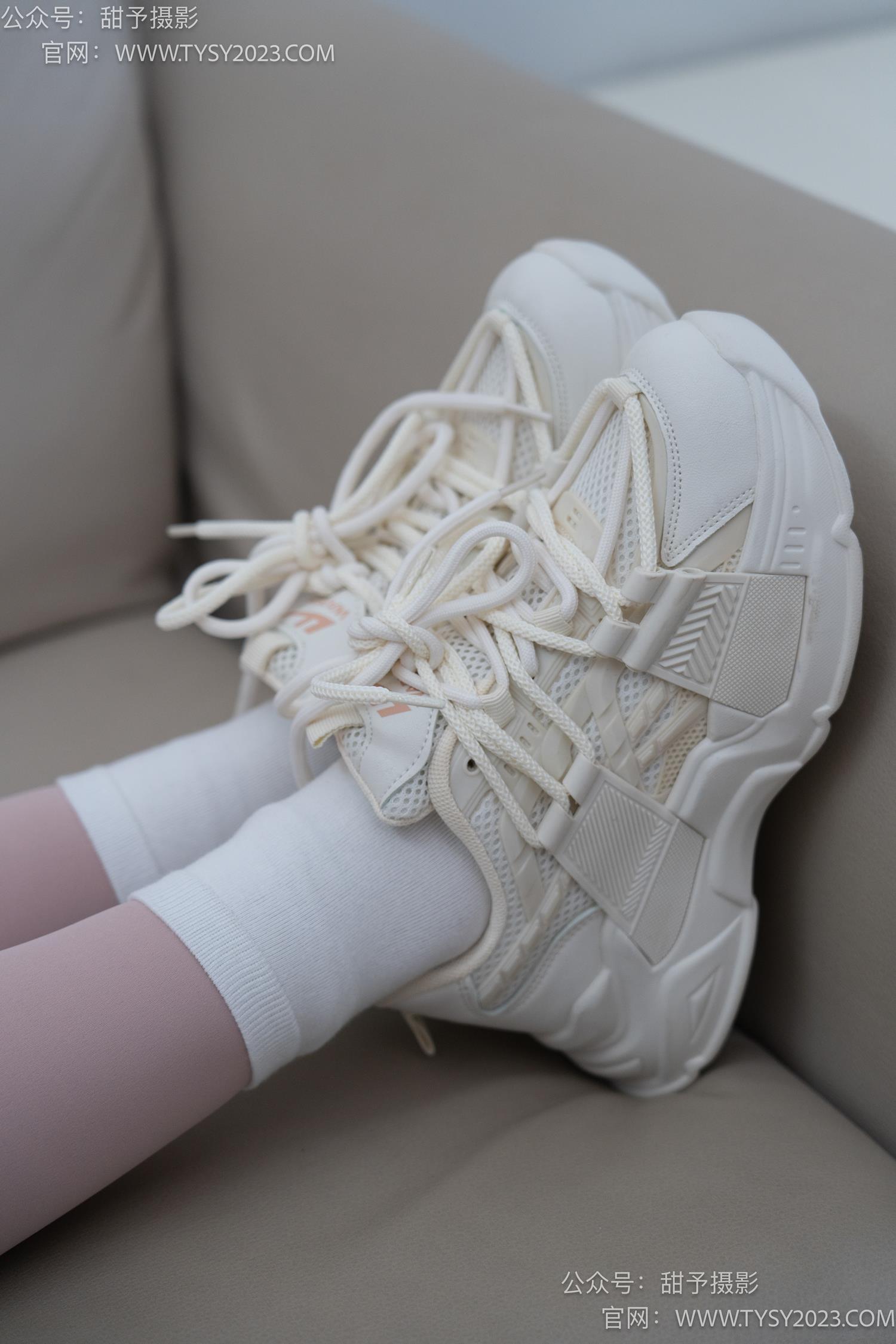 图片[26]-甜予摄影 NO.053 璇璇-瑜伽裤、运动鞋、白棉袜、裸足[149P] – 速更版-美库