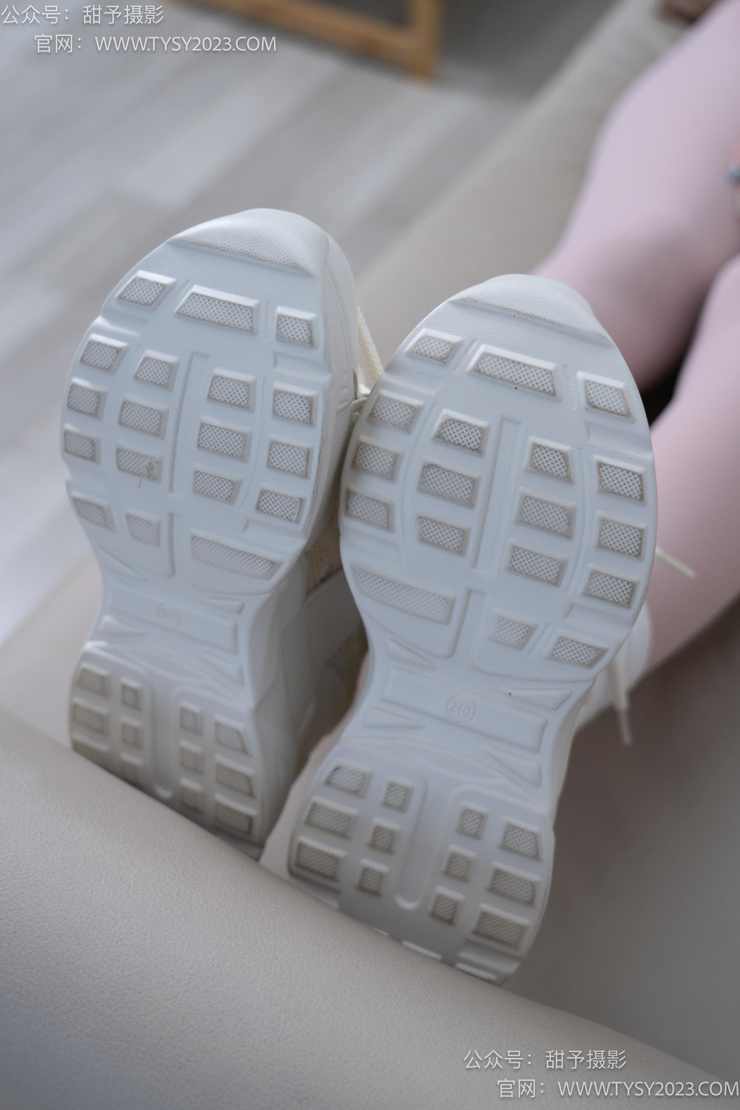 图片[34]-甜予摄影 NO.053 璇璇-瑜伽裤、运动鞋、白棉袜、裸足[149P] – 速更版-美库