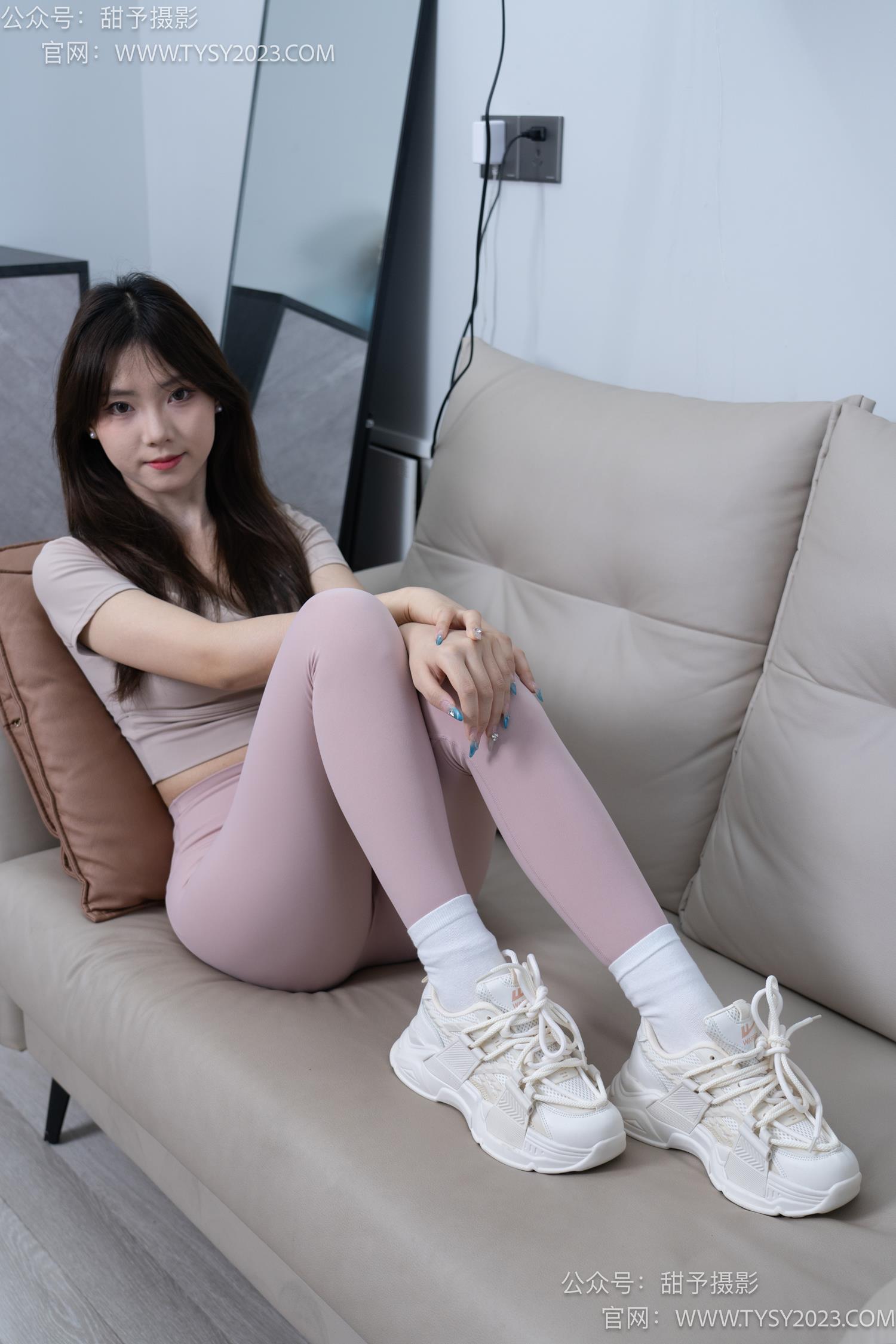 图片[35]-甜予摄影 NO.053 璇璇-瑜伽裤、运动鞋、白棉袜、裸足[149P] – 速更版-美库