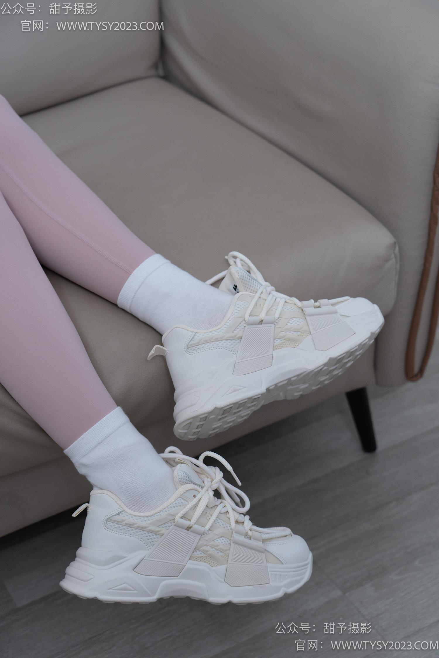 图片[37]-甜予摄影 NO.053 璇璇-瑜伽裤、运动鞋、白棉袜、裸足[149P] – 速更版-美库