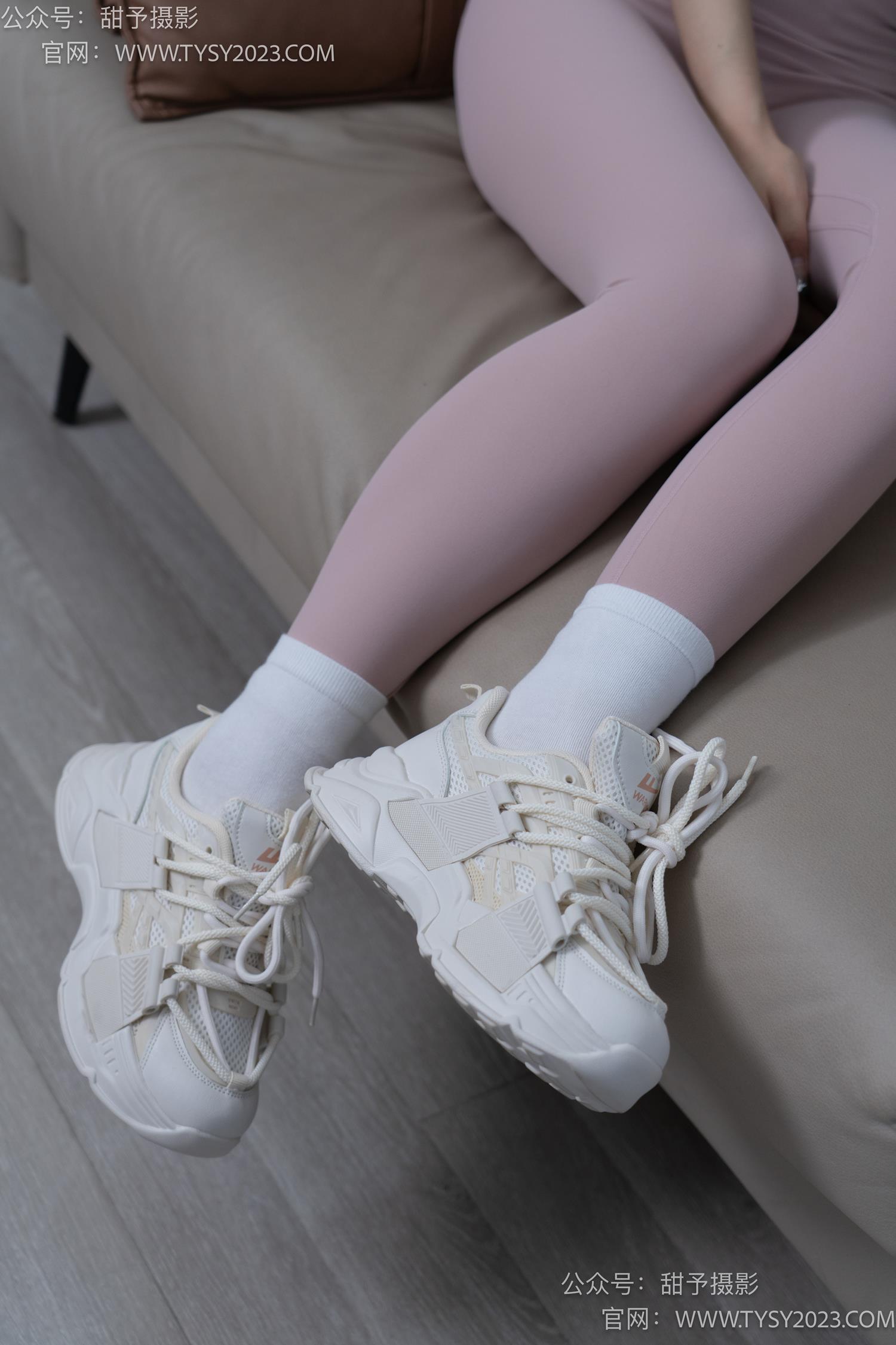 图片[38]-甜予摄影 NO.053 璇璇-瑜伽裤、运动鞋、白棉袜、裸足[149P] – 速更版-美库