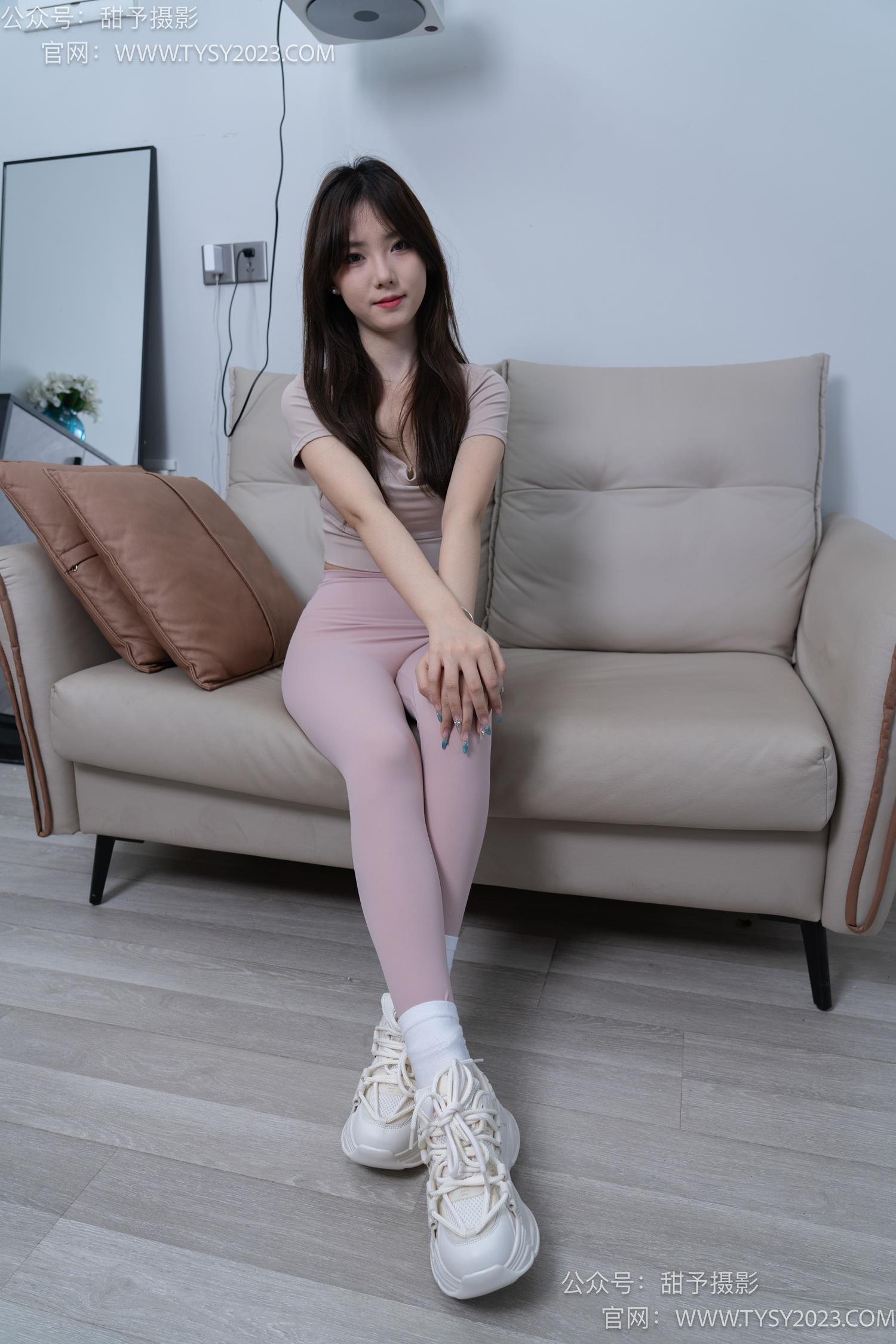 图片[43]-甜予摄影 NO.053 璇璇-瑜伽裤、运动鞋、白棉袜、裸足[149P] – 速更版-美库