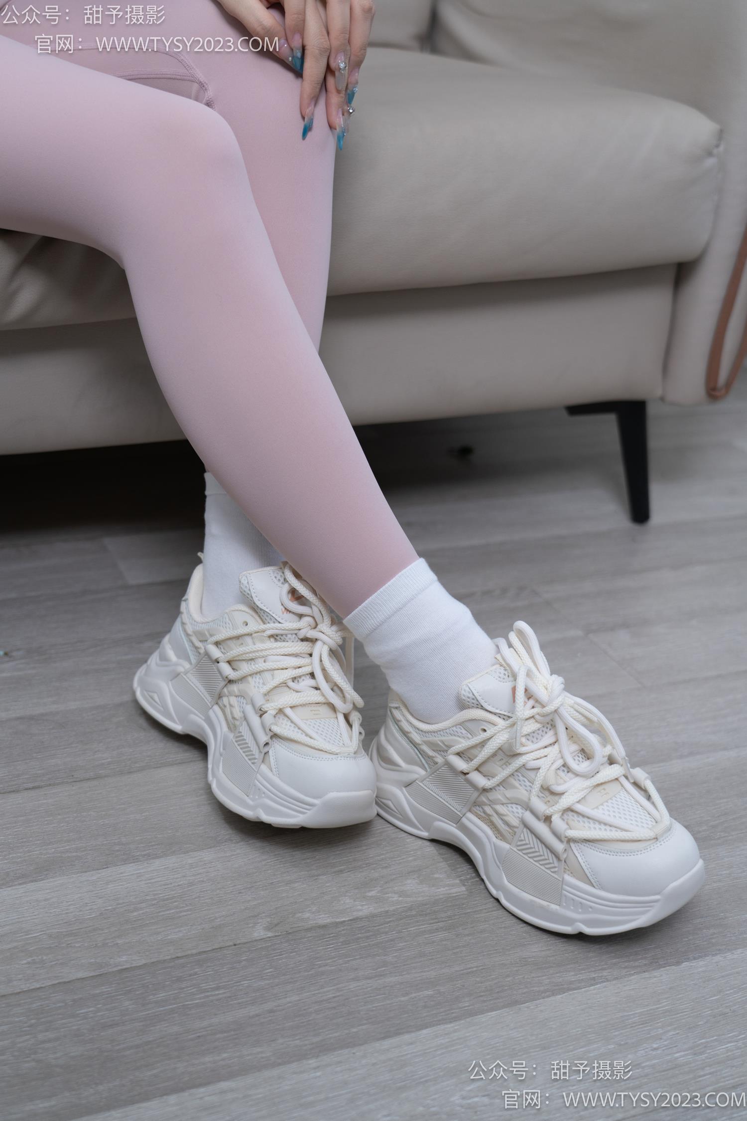 图片[45]-甜予摄影 NO.053 璇璇-瑜伽裤、运动鞋、白棉袜、裸足[149P] – 速更版-美库