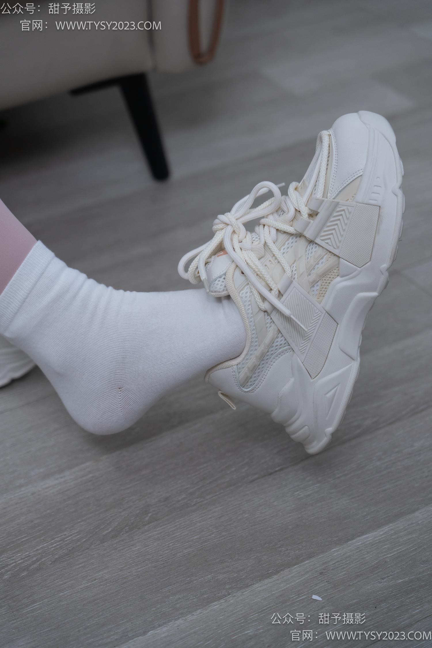 图片[53]-甜予摄影 NO.053 璇璇-瑜伽裤、运动鞋、白棉袜、裸足[149P] – 速更版-美库