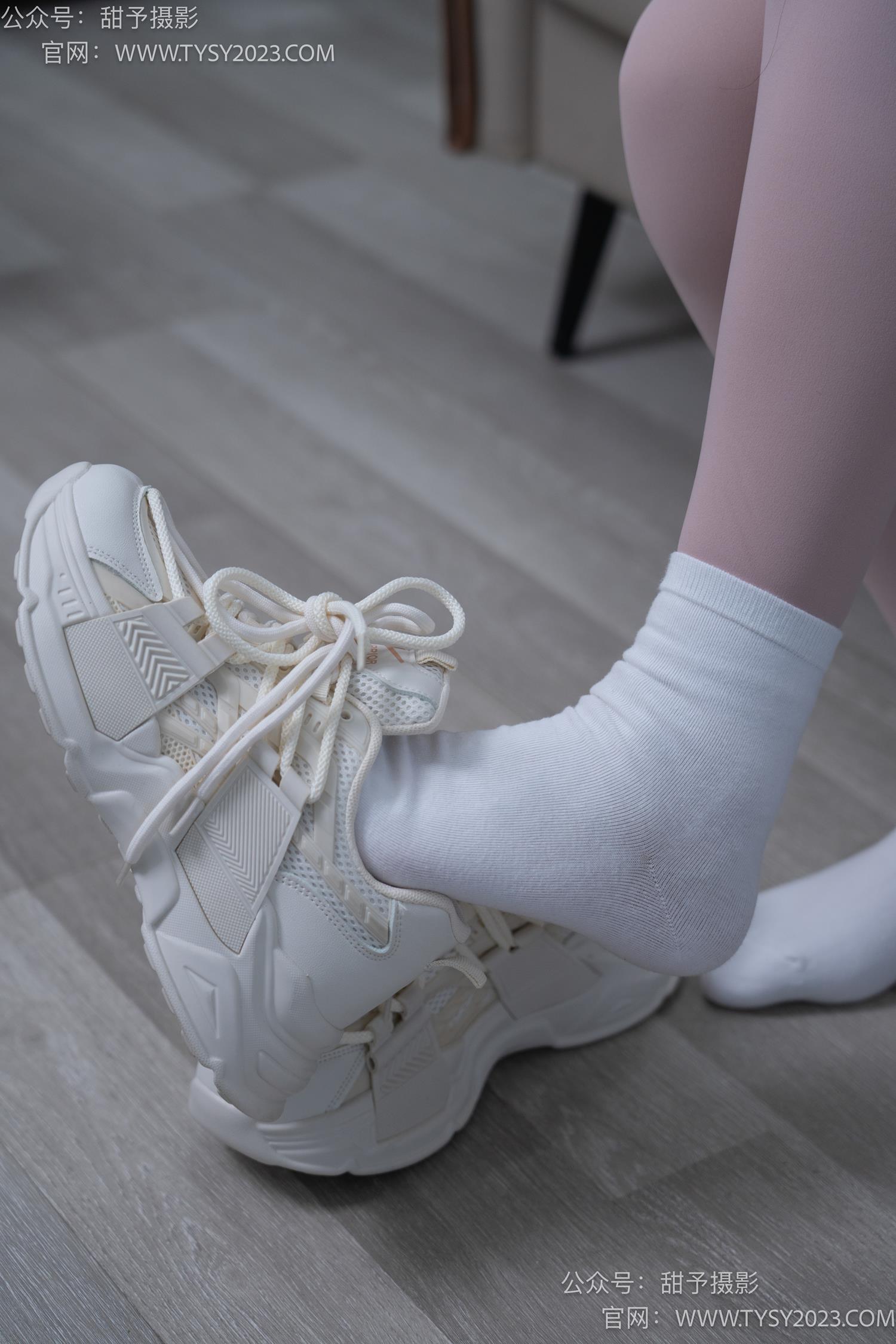 图片[56]-甜予摄影 NO.053 璇璇-瑜伽裤、运动鞋、白棉袜、裸足[149P] – 速更版-美库