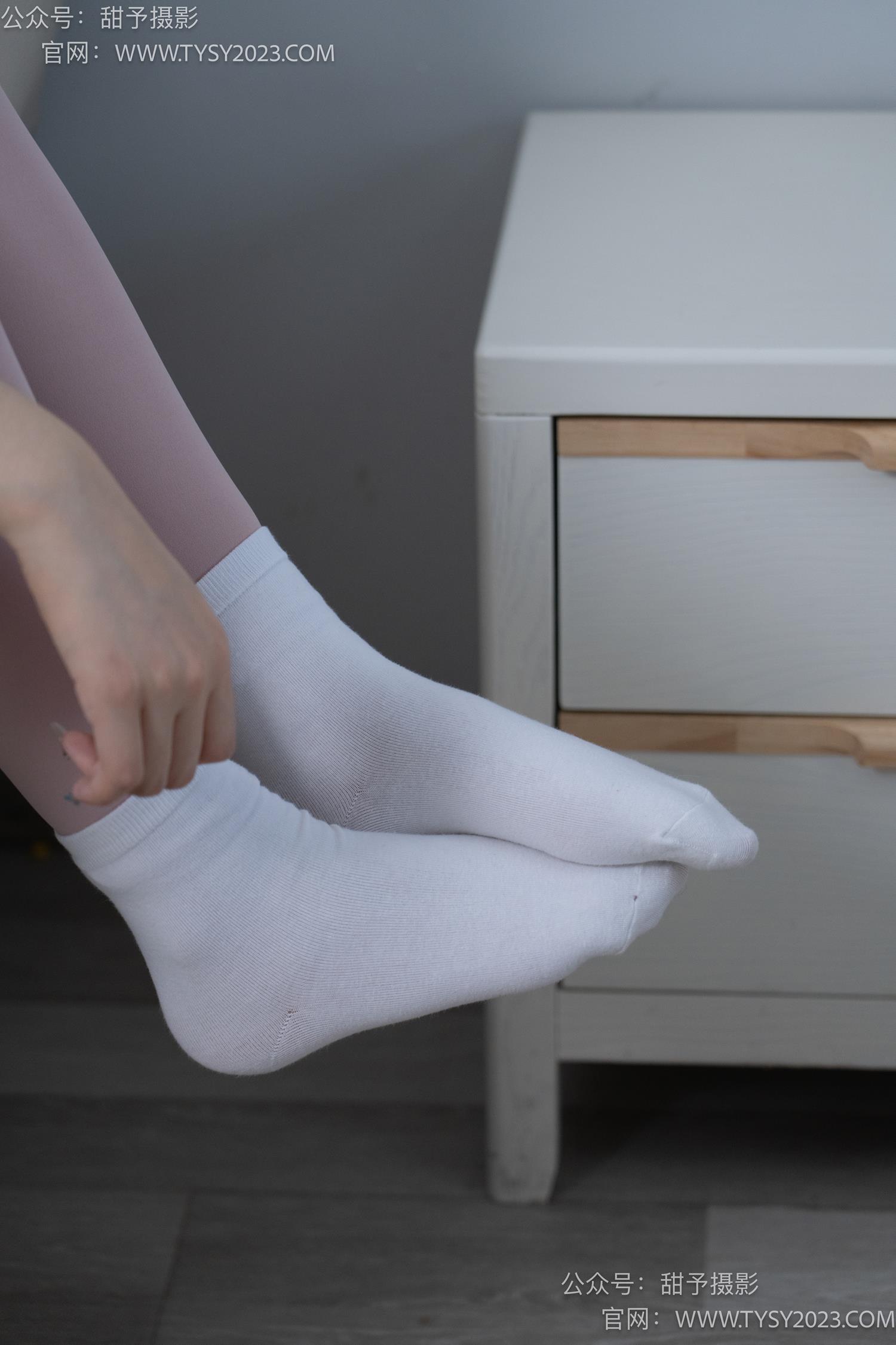 图片[73]-甜予摄影 NO.053 璇璇-瑜伽裤、运动鞋、白棉袜、裸足[149P] – 速更版-美库