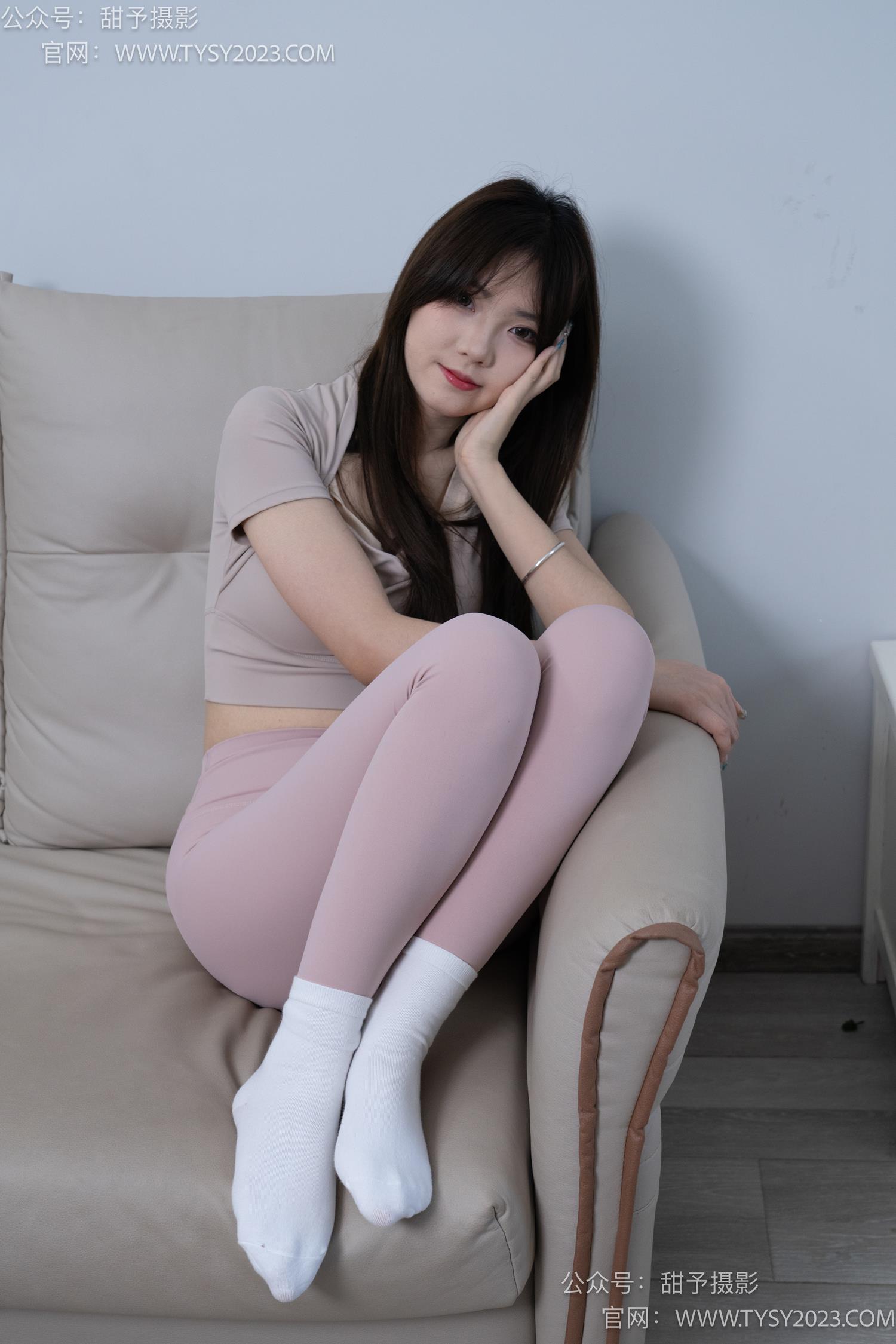 图片[86]-甜予摄影 NO.053 璇璇-瑜伽裤、运动鞋、白棉袜、裸足[149P] – 速更版-美库