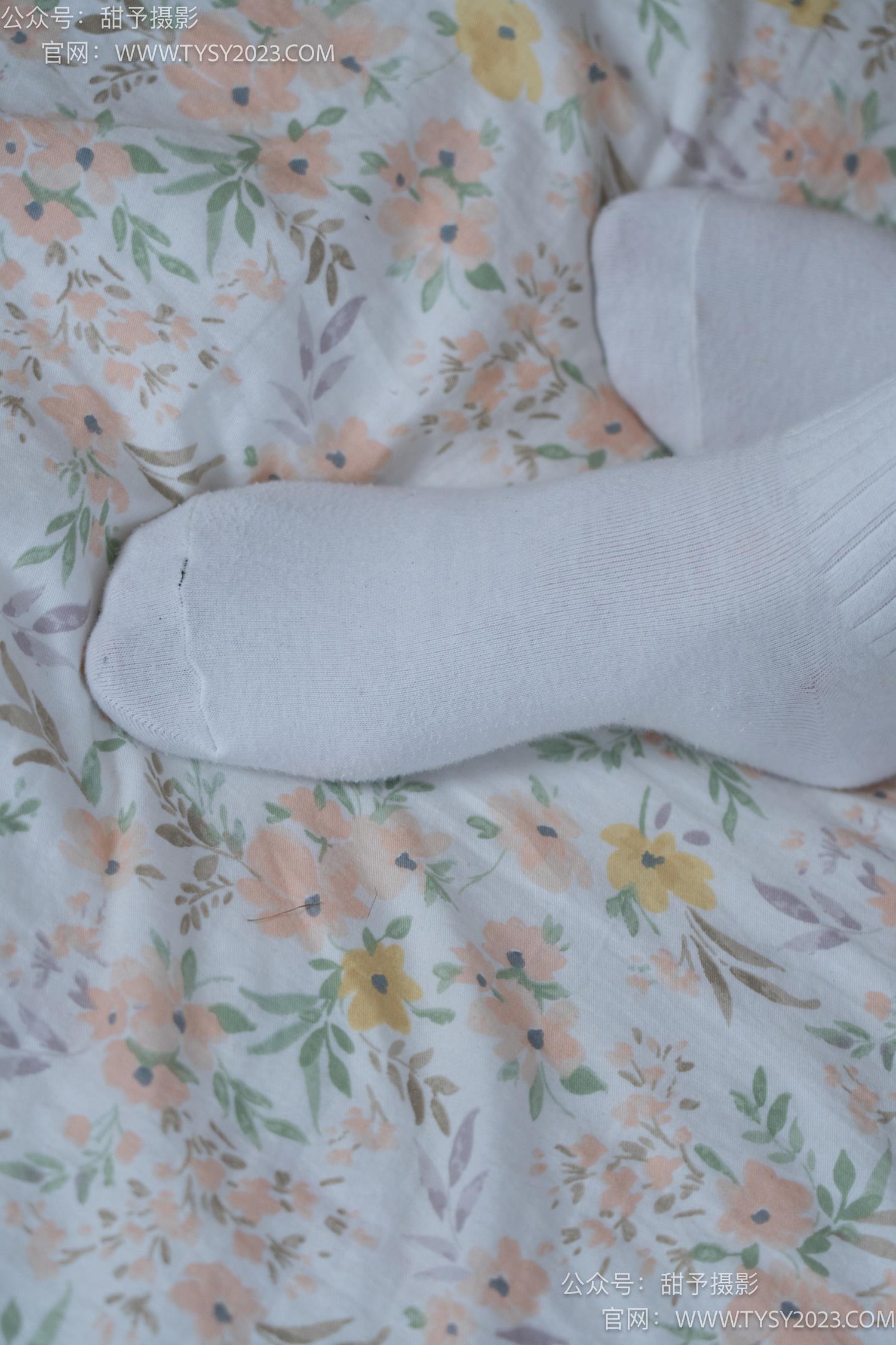 图片[85]-甜予摄影 NO.055 筱筱-板鞋、白棉袜、裸足[116P] – 速更版-美库