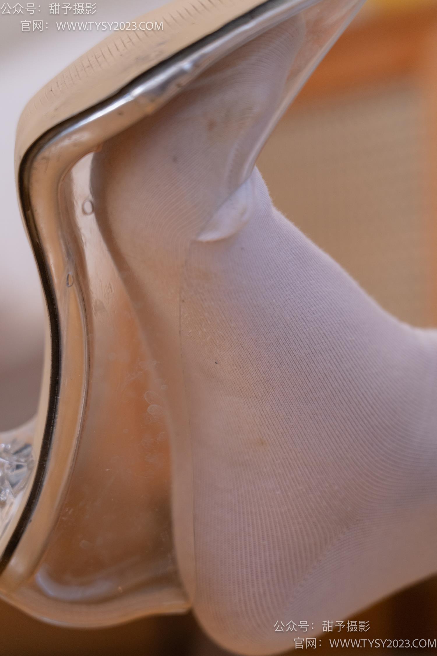 图片[22]-甜予摄影 NO.057 鱼鱼-制服、透明高跟鞋、自然穿脏白棉袜、裸足[139P] – 速更版-美库