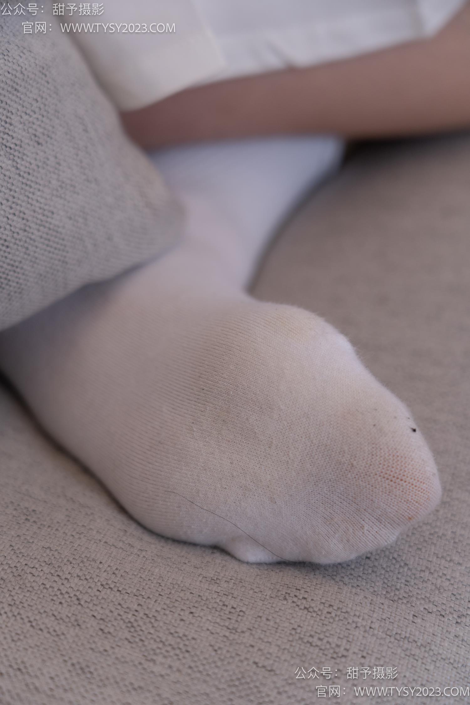 图片[40]-甜予摄影 NO.057 鱼鱼-制服、透明高跟鞋、自然穿脏白棉袜、裸足[139P] – 速更版-美库