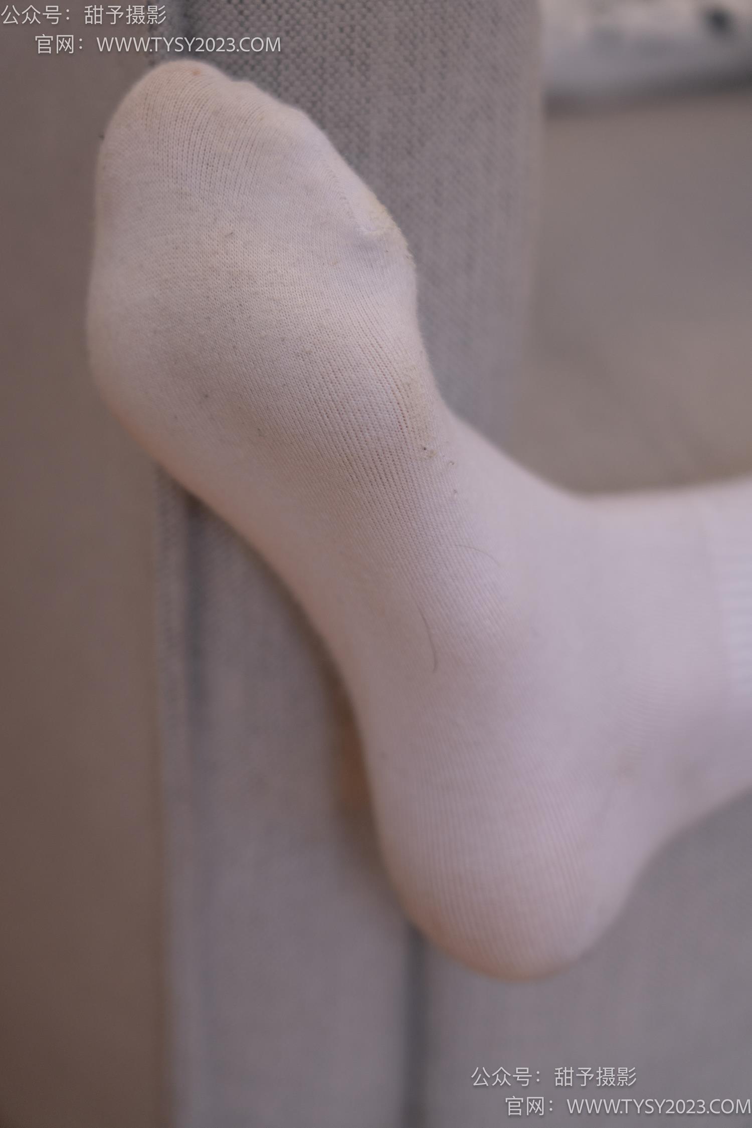 图片[44]-甜予摄影 NO.057 鱼鱼-制服、透明高跟鞋、自然穿脏白棉袜、裸足[139P] – 速更版-美库