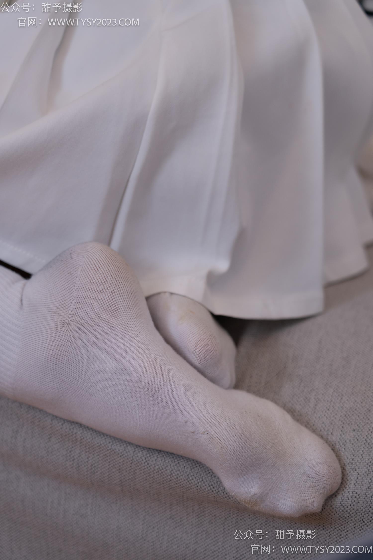 图片[52]-甜予摄影 NO.057 鱼鱼-制服、透明高跟鞋、自然穿脏白棉袜、裸足[139P] – 速更版-美库