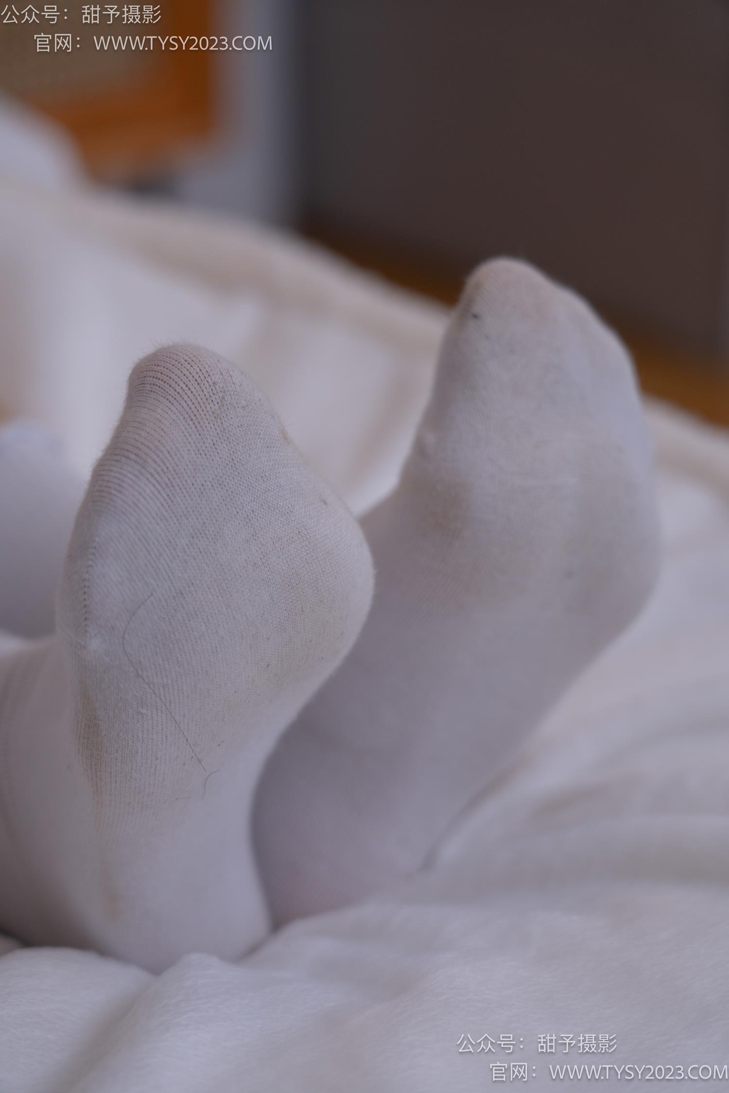 图片[70]-甜予摄影 NO.057 鱼鱼-制服、透明高跟鞋、自然穿脏白棉袜、裸足[139P] – 速更版-美库