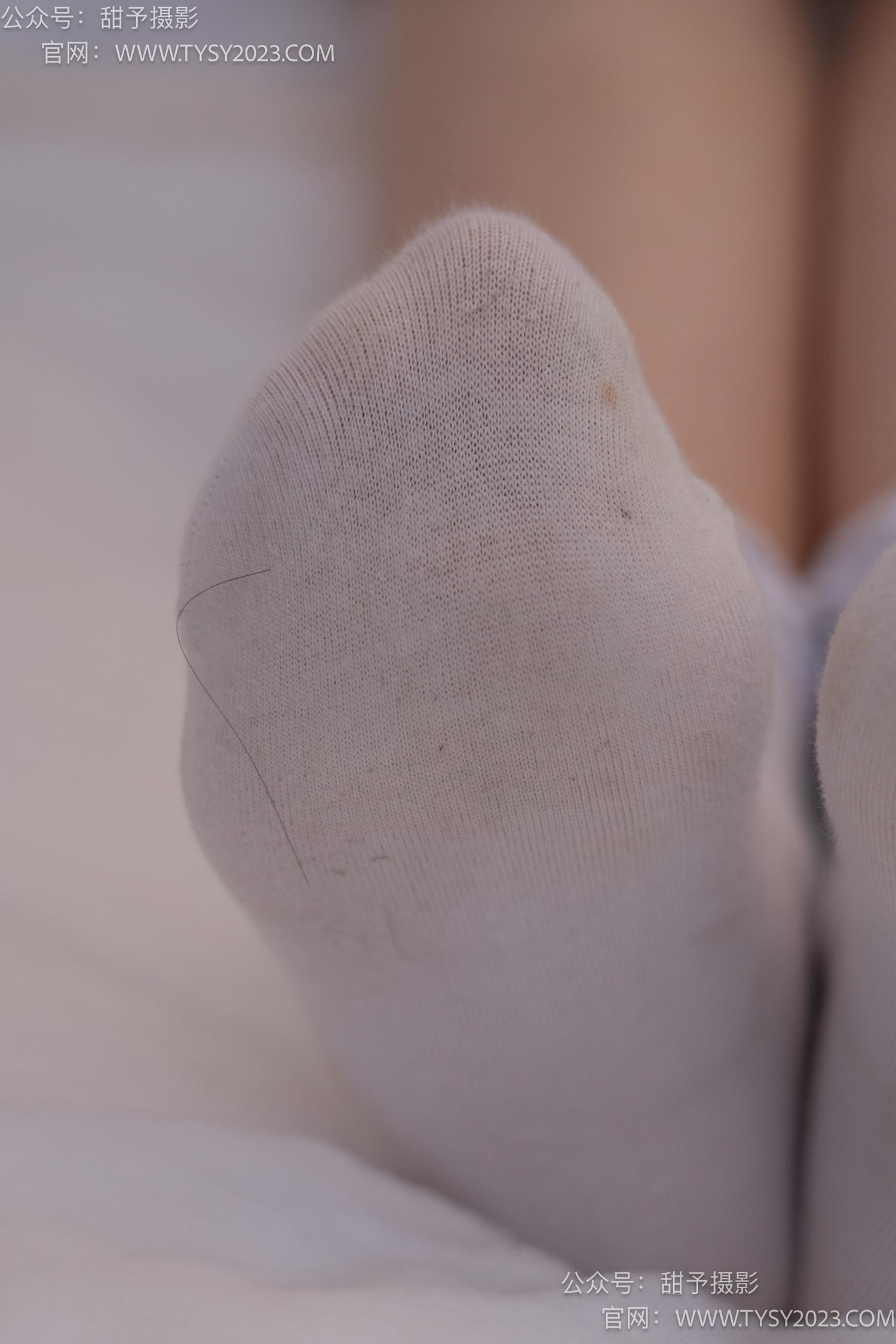 图片[73]-甜予摄影 NO.057 鱼鱼-制服、透明高跟鞋、自然穿脏白棉袜、裸足[139P] – 速更版-美库