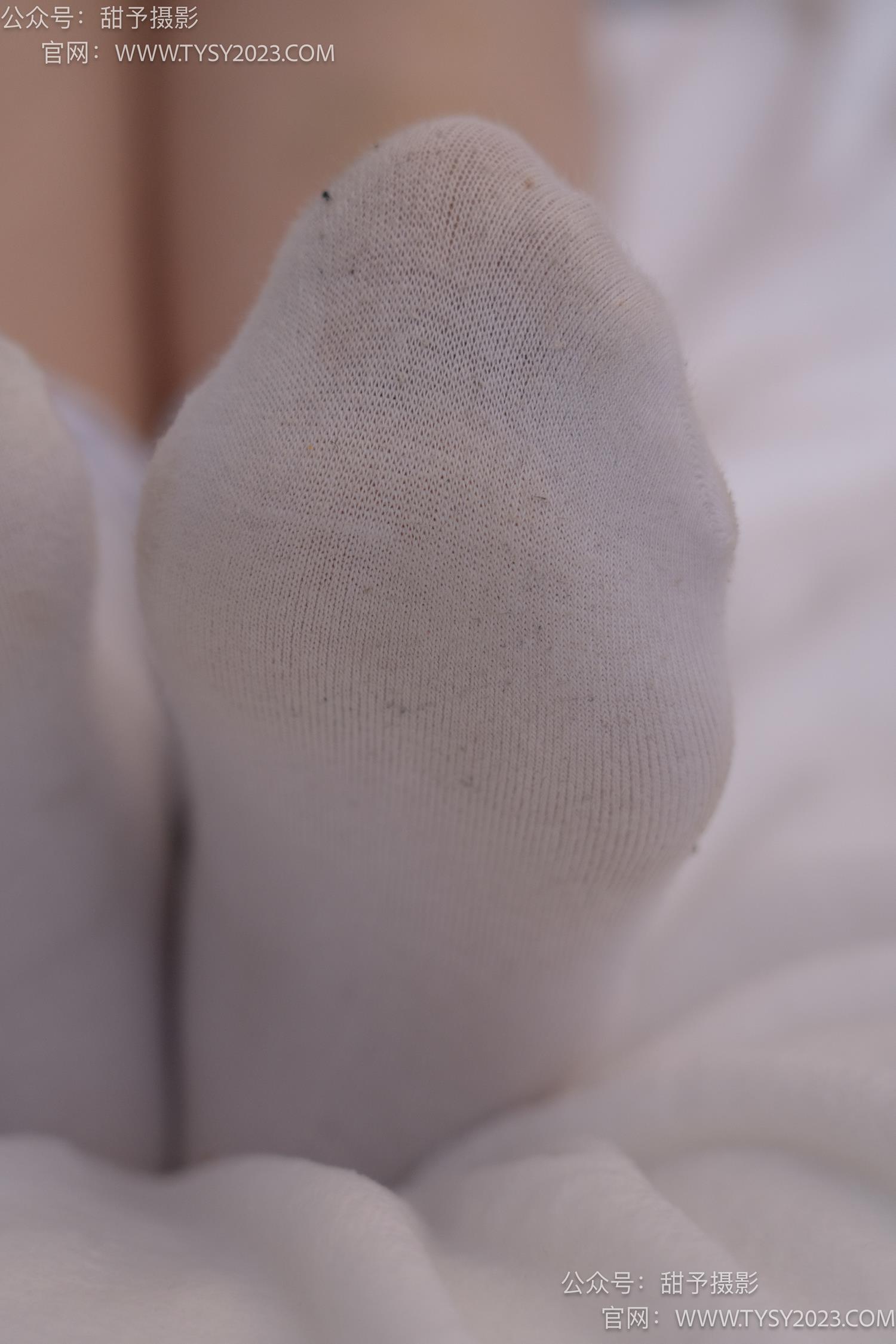 图片[74]-甜予摄影 NO.057 鱼鱼-制服、透明高跟鞋、自然穿脏白棉袜、裸足[139P] – 速更版-美库