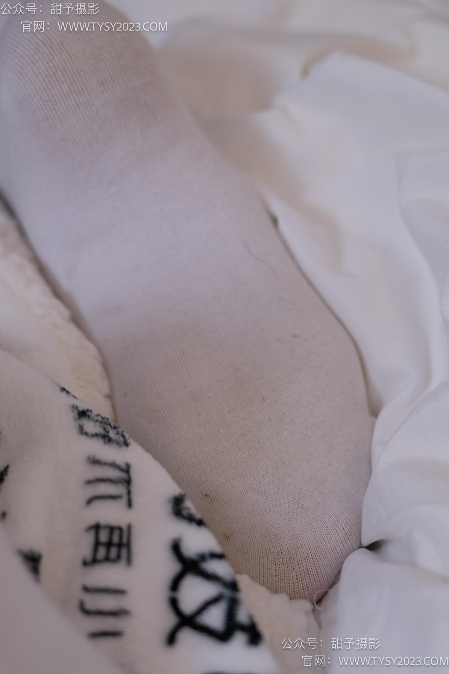 图片[81]-甜予摄影 NO.057 鱼鱼-制服、透明高跟鞋、自然穿脏白棉袜、裸足[139P] – 速更版-美库