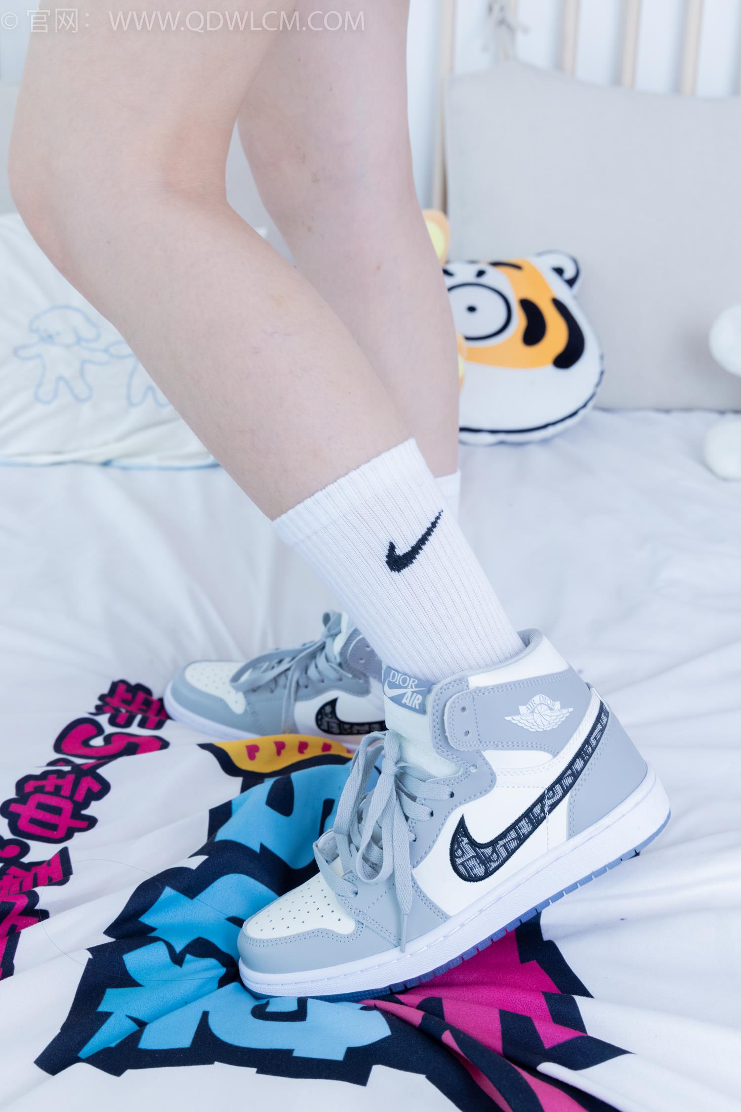 图片[25]-物恋传媒 NO.2045 菜菜-夜晚小巷[150P] – 速更版-美库