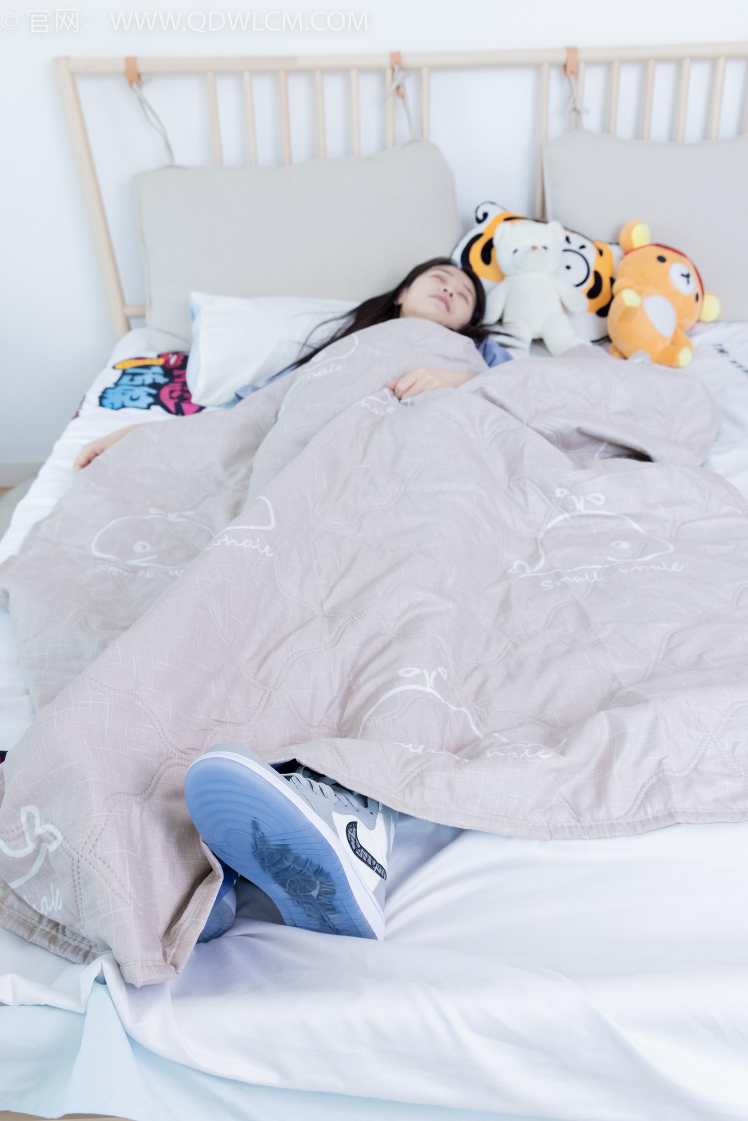 图片[130]-物恋传媒 NO.2045 菜菜-夜晚小巷[150P] – 速更版-美库