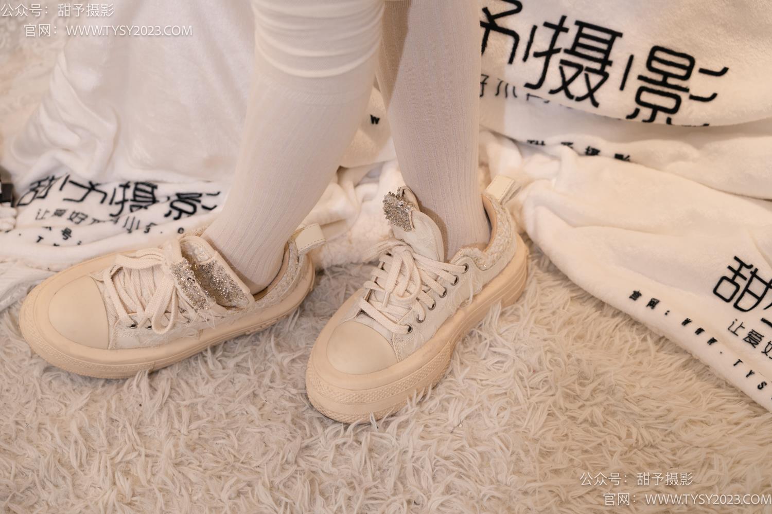 图片[40]-甜予摄影 NO.058 小熊-板鞋、过膝白棉袜、过膝薄白丝[128P] – 速更版-美库