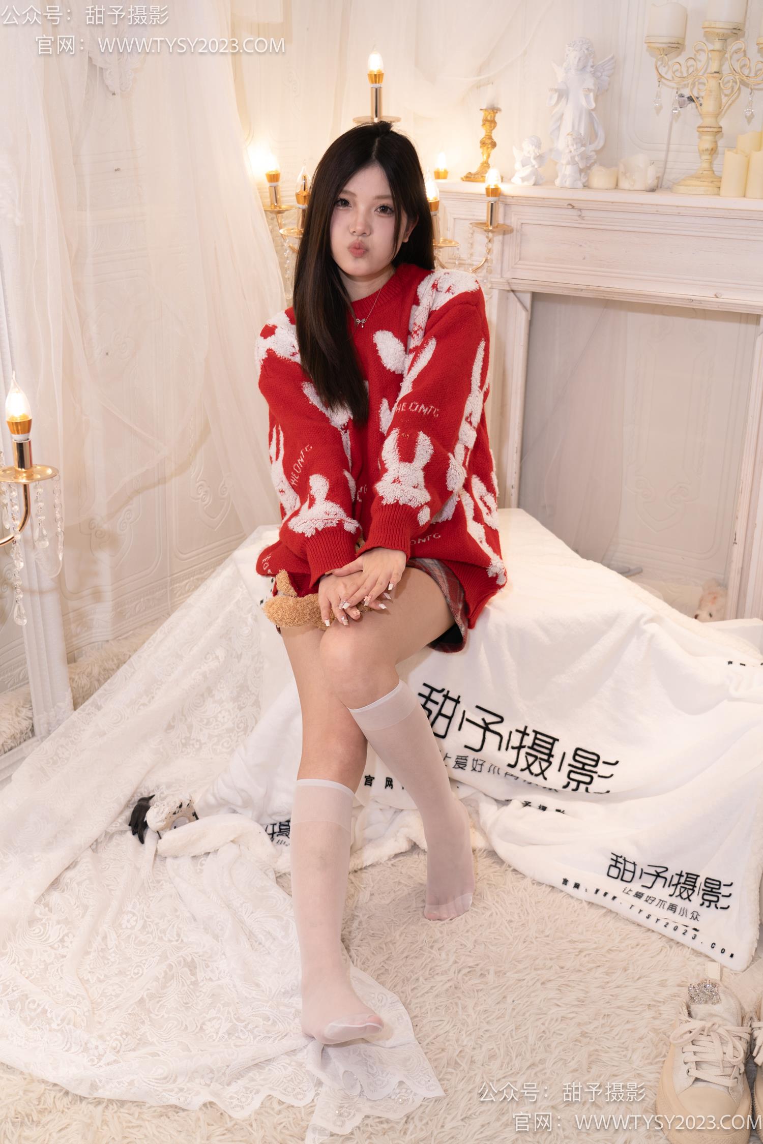 图片[113]-甜予摄影 NO.058 小熊-板鞋、过膝白棉袜、过膝薄白丝[128P] – 速更版-美库