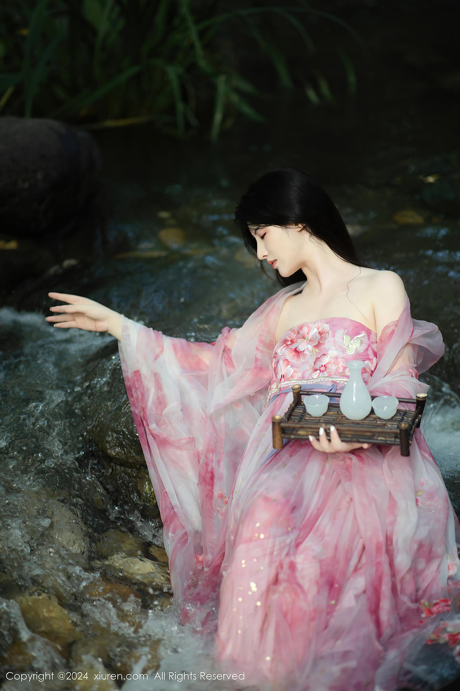 图片[34]-[Xiuren秀人网]2024.09.02 NO.9100 诗诗kiki 花花世界不必当真 [34+1P] – 速更版-美库