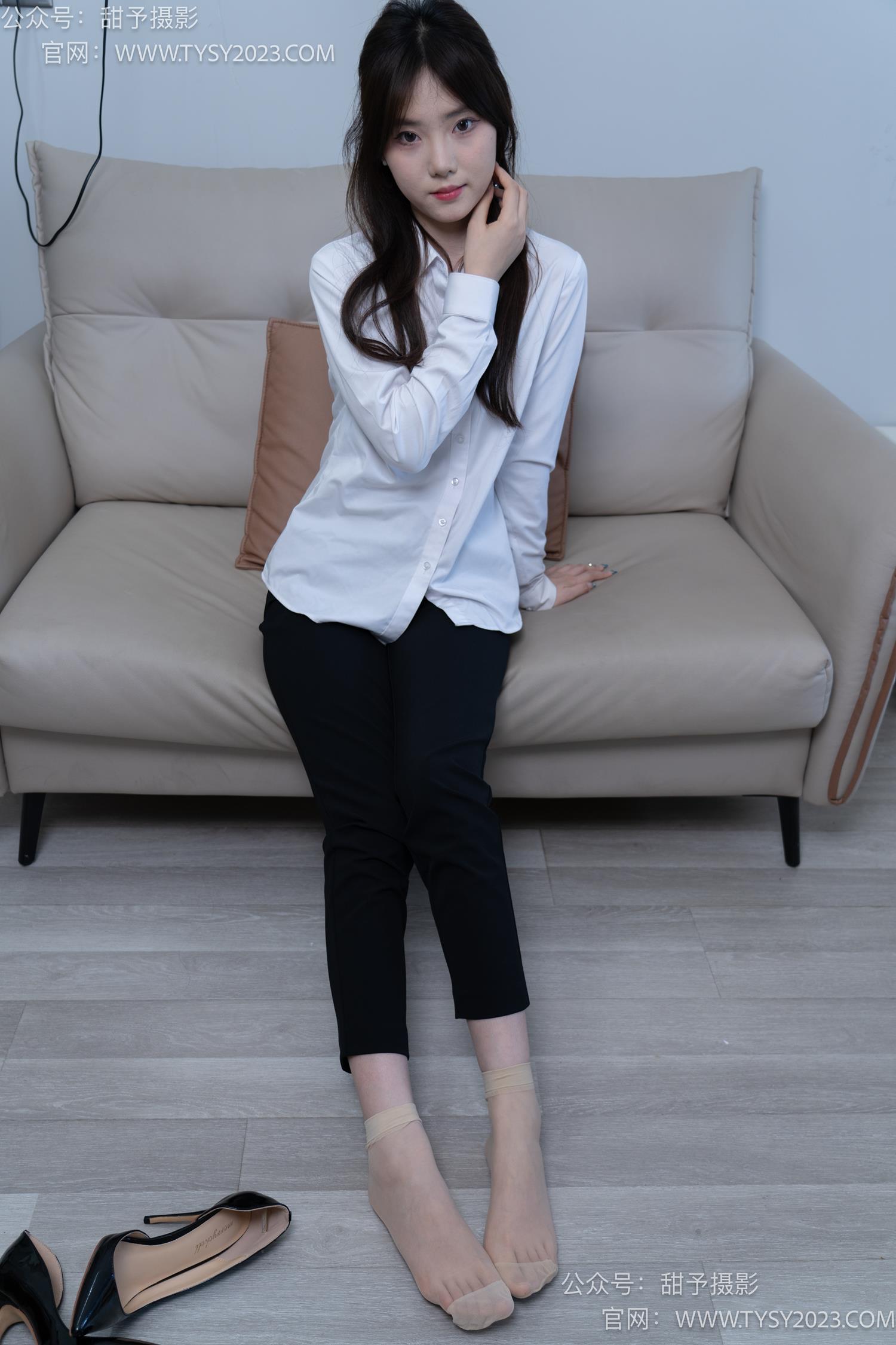 图片[30]-甜予摄影 NO.059 璇璇-OL制服、高跟鞋、薄绿丝、短肉丝短黑丝、裸足[151P] – 速更版-美库