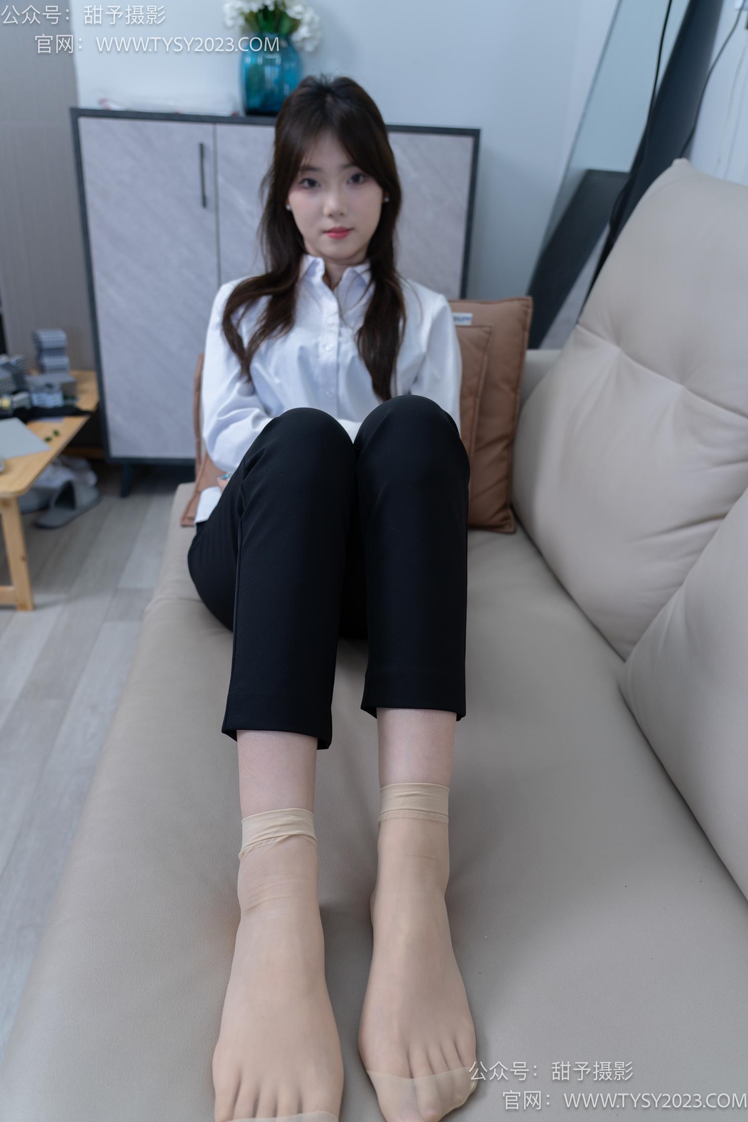 图片[38]-甜予摄影 NO.059 璇璇-OL制服、高跟鞋、薄绿丝、短肉丝短黑丝、裸足[151P] – 速更版-美库