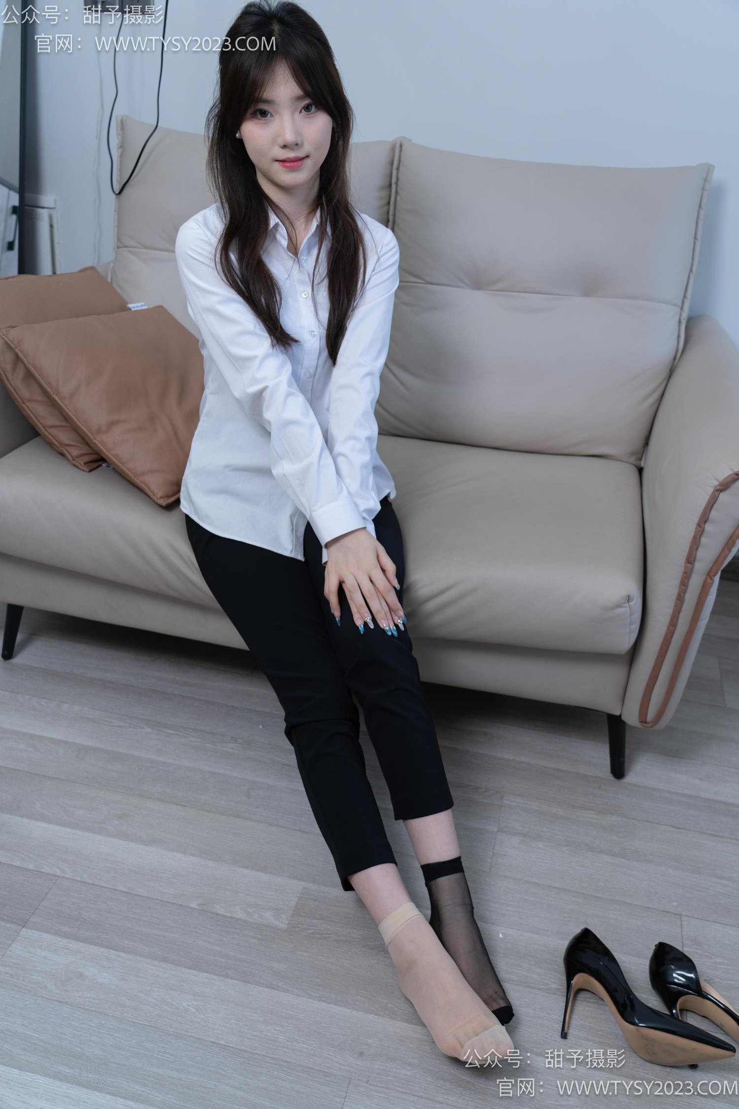 图片[60]-甜予摄影 NO.059 璇璇-OL制服、高跟鞋、薄绿丝、短肉丝短黑丝、裸足[151P] – 速更版-美库