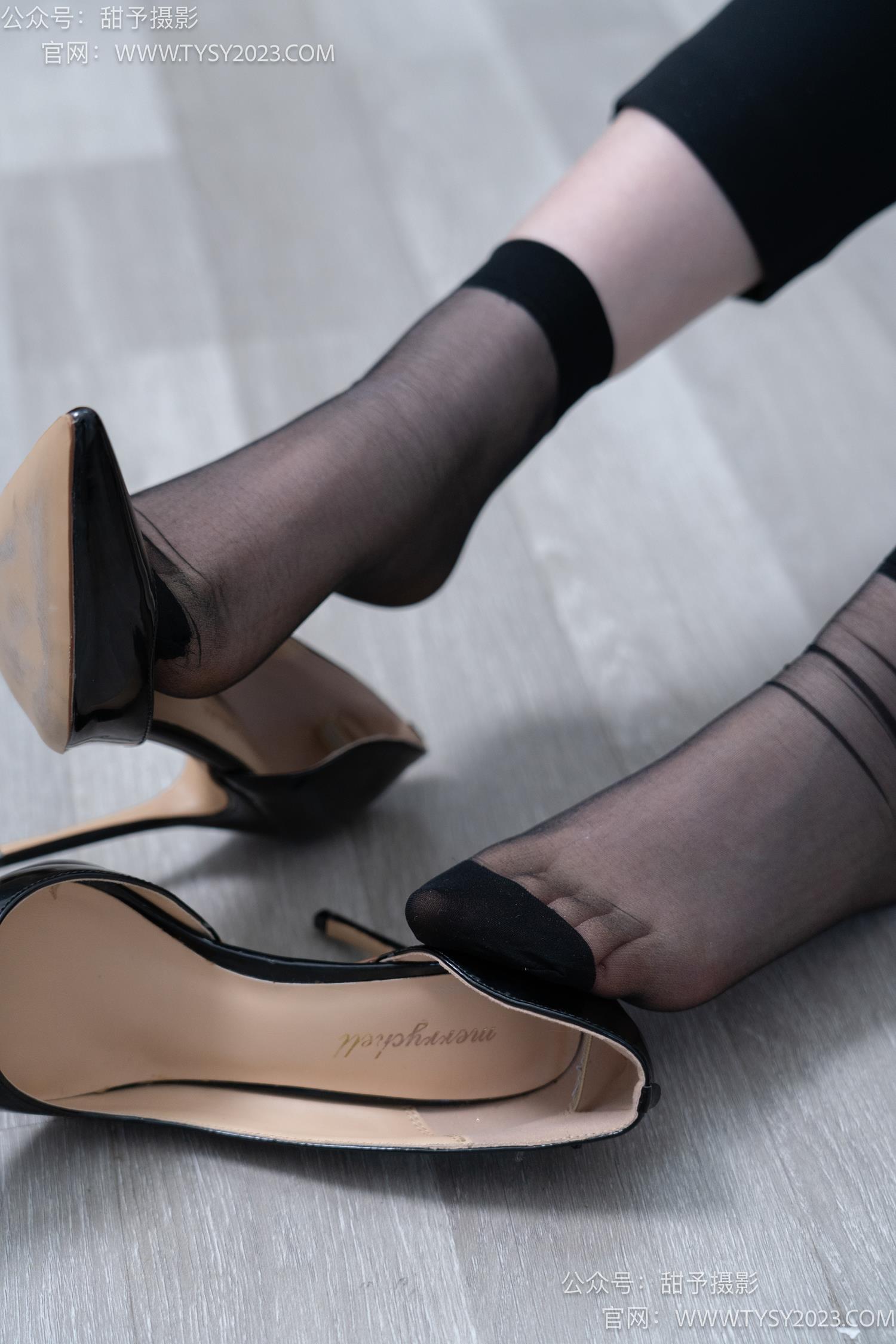 图片[90]-甜予摄影 NO.059 璇璇-OL制服、高跟鞋、薄绿丝、短肉丝短黑丝、裸足[151P] – 速更版-美库