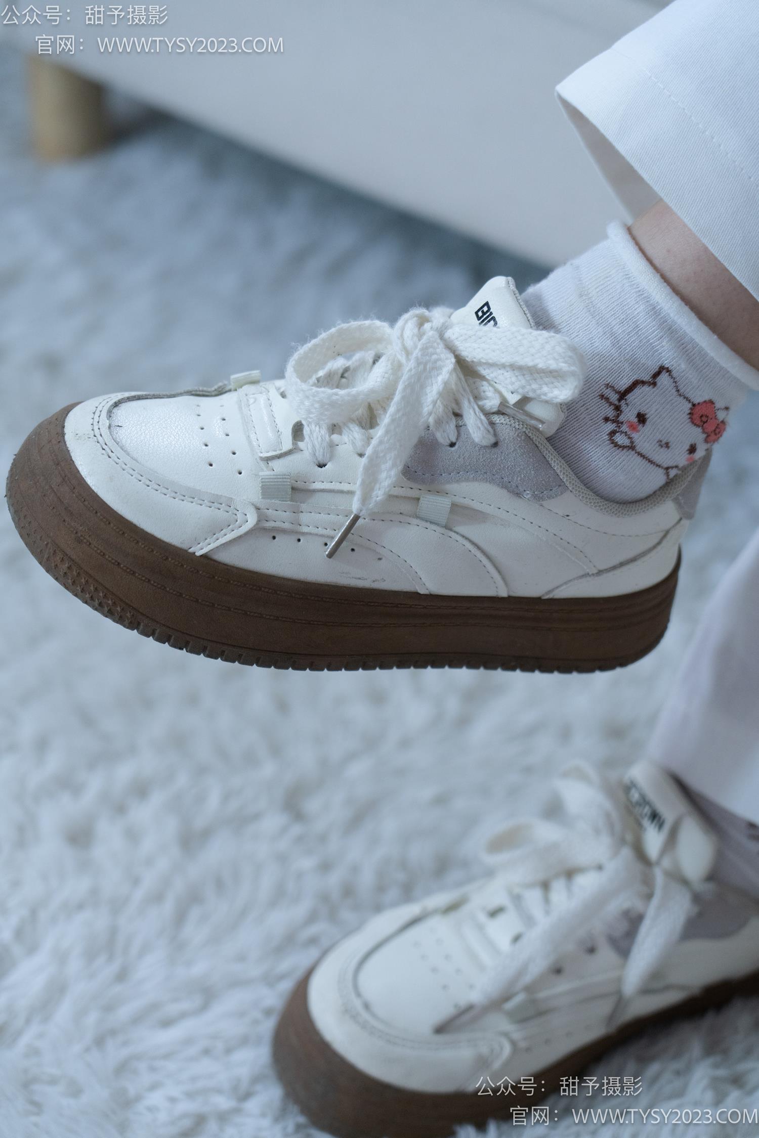 图片[22]-甜予摄影 NO.060 梨子-板鞋、脏白棉袜、裸足[114P] – 速更版-美库