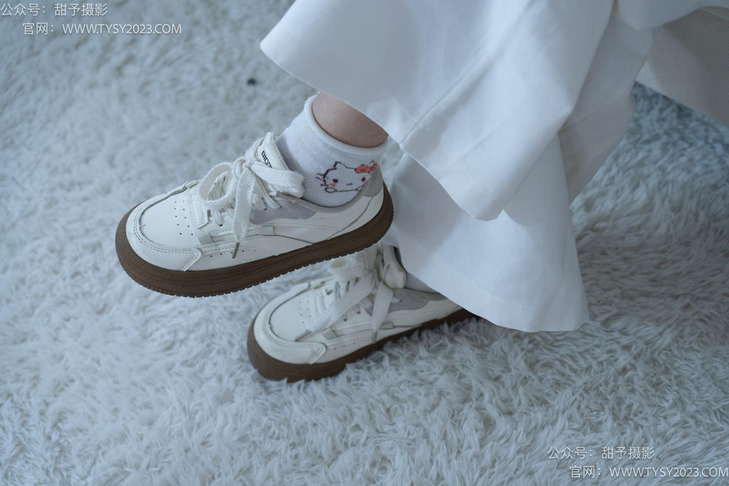 图片[11]-甜予摄影 NO.060 梨子-板鞋、脏白棉袜、裸足[114P] – 速更版-美库