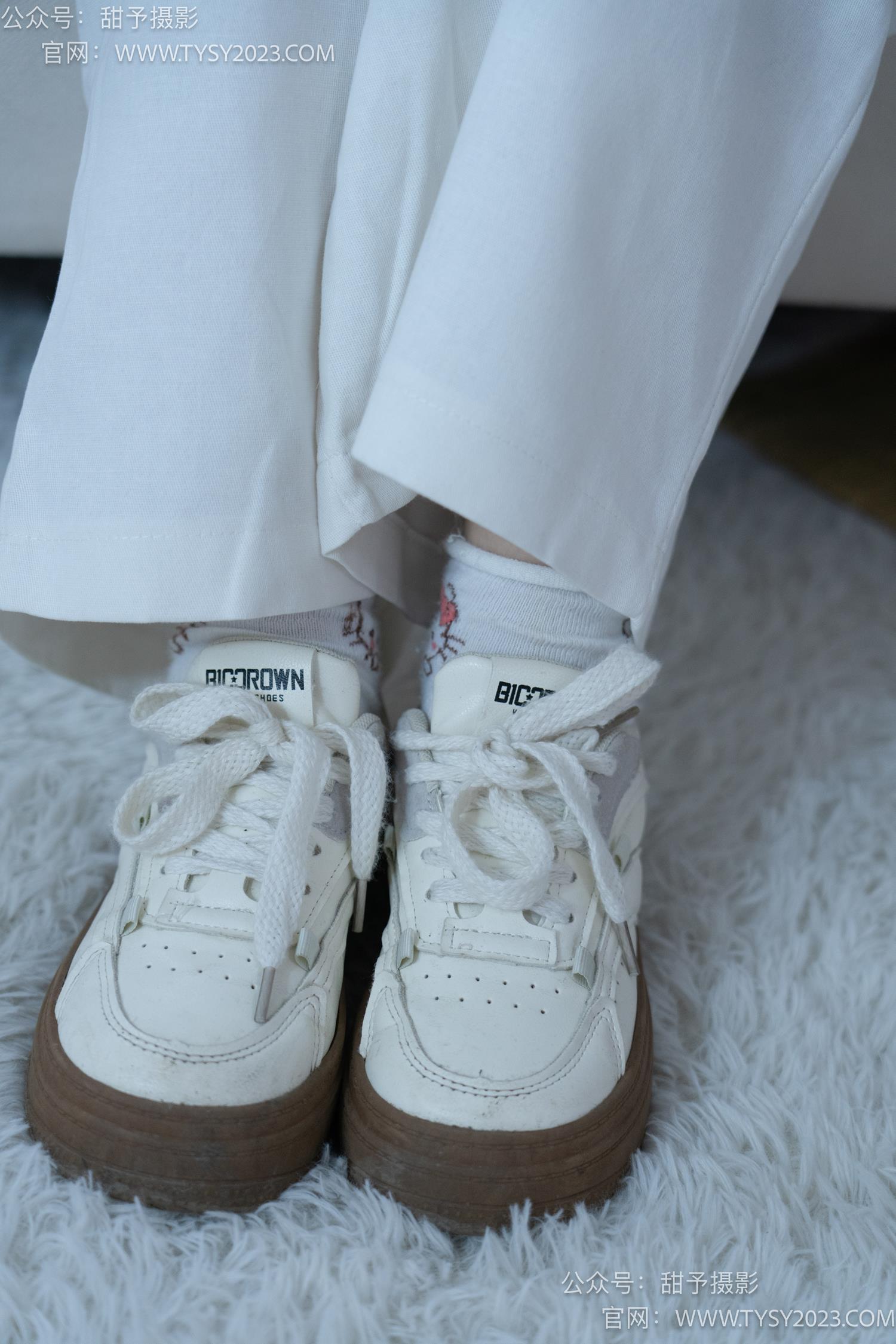 图片[14]-甜予摄影 NO.060 梨子-板鞋、脏白棉袜、裸足[114P] – 速更版-美库