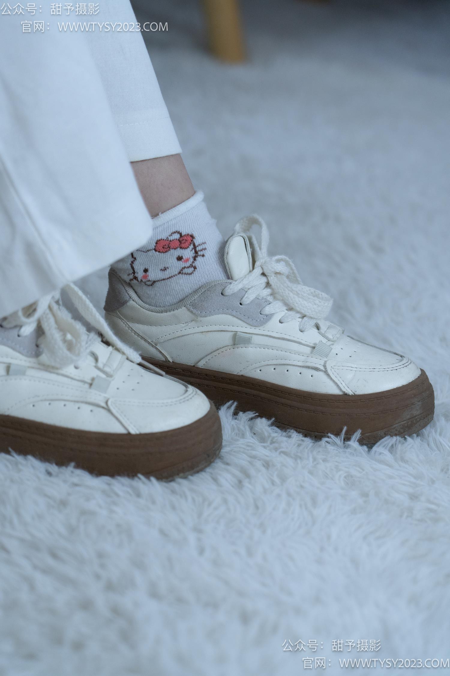 图片[15]-甜予摄影 NO.060 梨子-板鞋、脏白棉袜、裸足[114P] – 速更版-美库