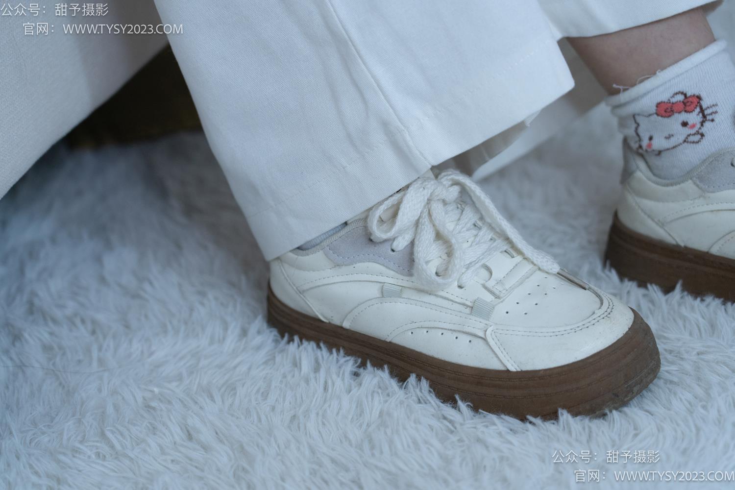 图片[18]-甜予摄影 NO.060 梨子-板鞋、脏白棉袜、裸足[114P] – 速更版-美库