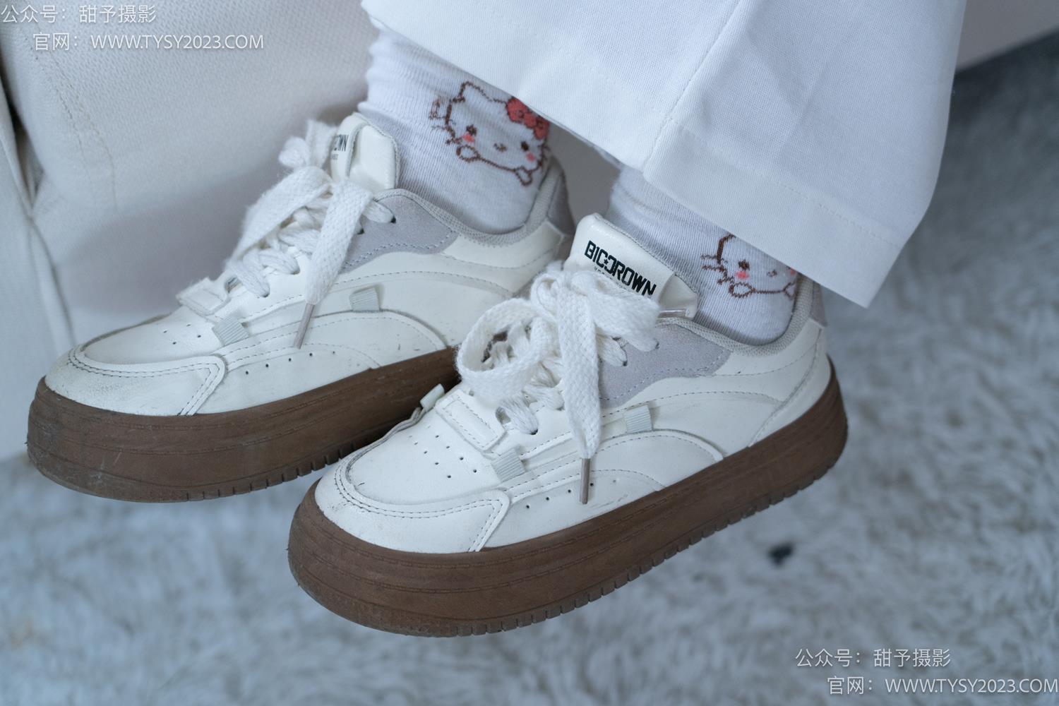 图片[26]-甜予摄影 NO.060 梨子-板鞋、脏白棉袜、裸足[114P] – 速更版-美库