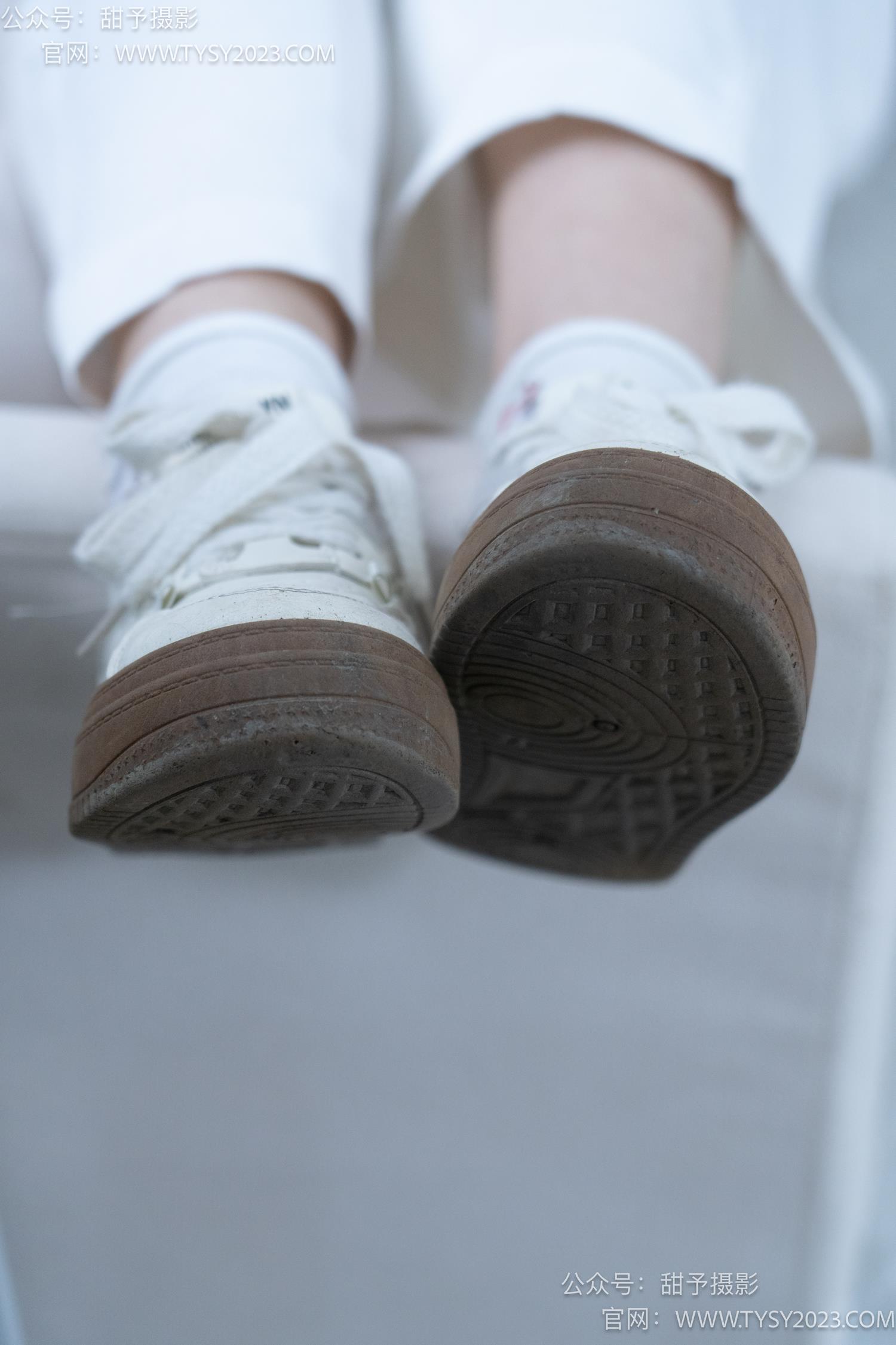 图片[30]-甜予摄影 NO.060 梨子-板鞋、脏白棉袜、裸足[114P] – 速更版-美库