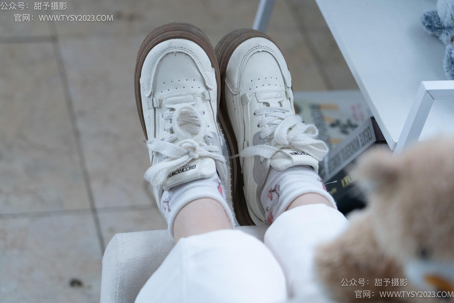 图片[36]-甜予摄影 NO.060 梨子-板鞋、脏白棉袜、裸足[114P] – 速更版-美库