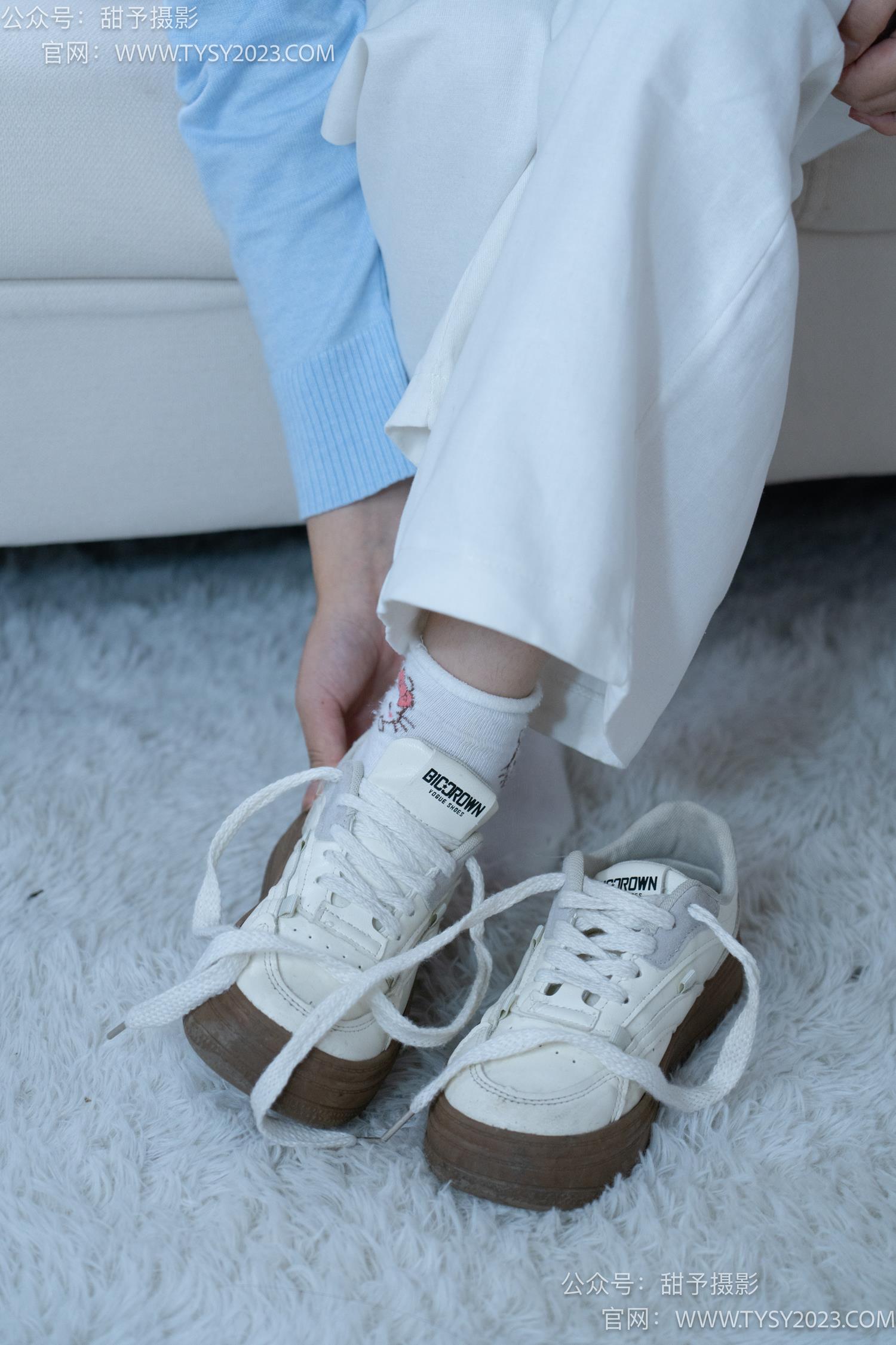 图片[43]-甜予摄影 NO.060 梨子-板鞋、脏白棉袜、裸足[114P] – 速更版-美库