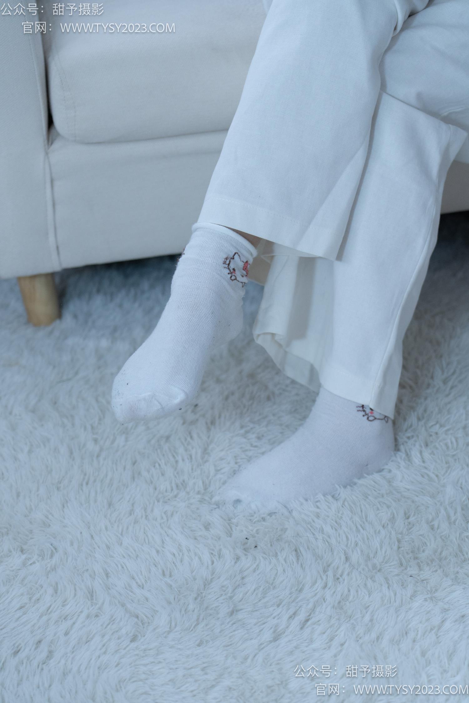 图片[50]-甜予摄影 NO.060 梨子-板鞋、脏白棉袜、裸足[114P] – 速更版-美库