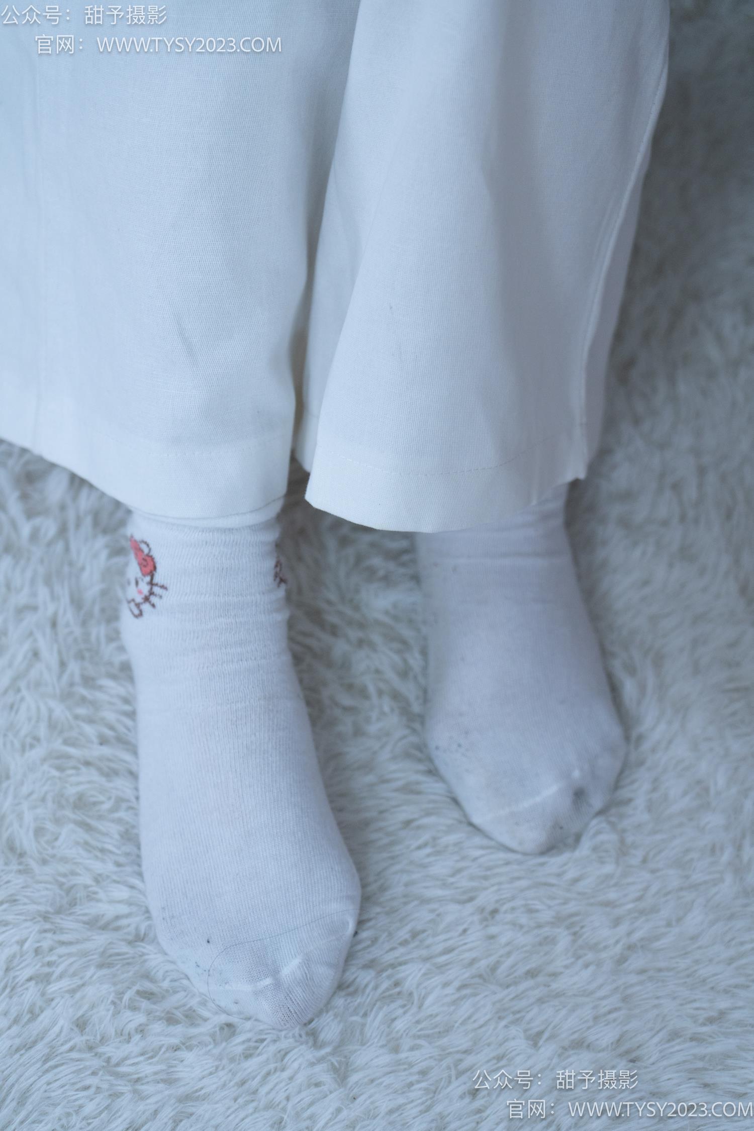 图片[60]-甜予摄影 NO.060 梨子-板鞋、脏白棉袜、裸足[114P] – 速更版-美库